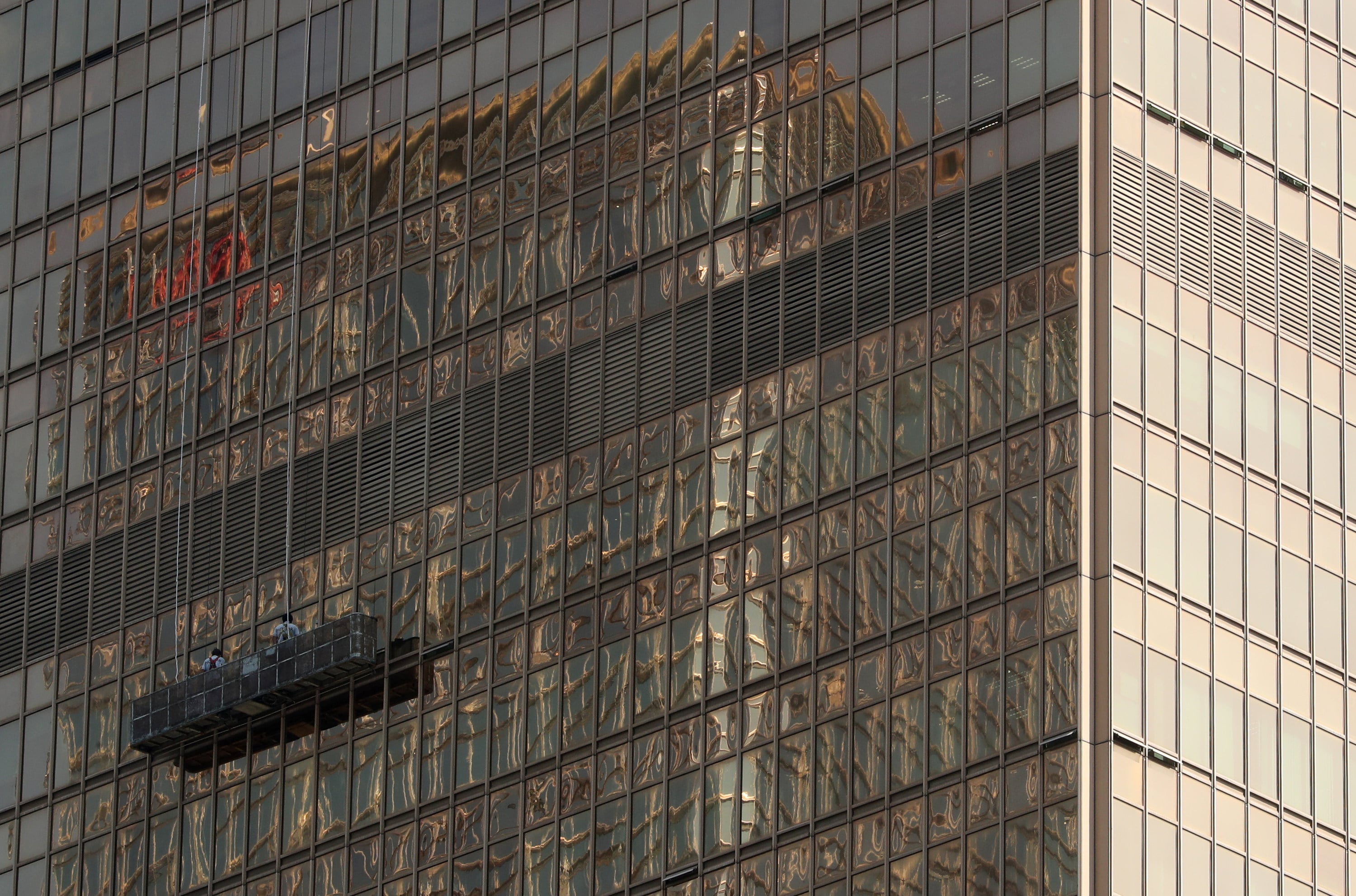 Window cleaners work at the Far East Finance Centre in Admiralty. Photo: SCMP/Edmond So