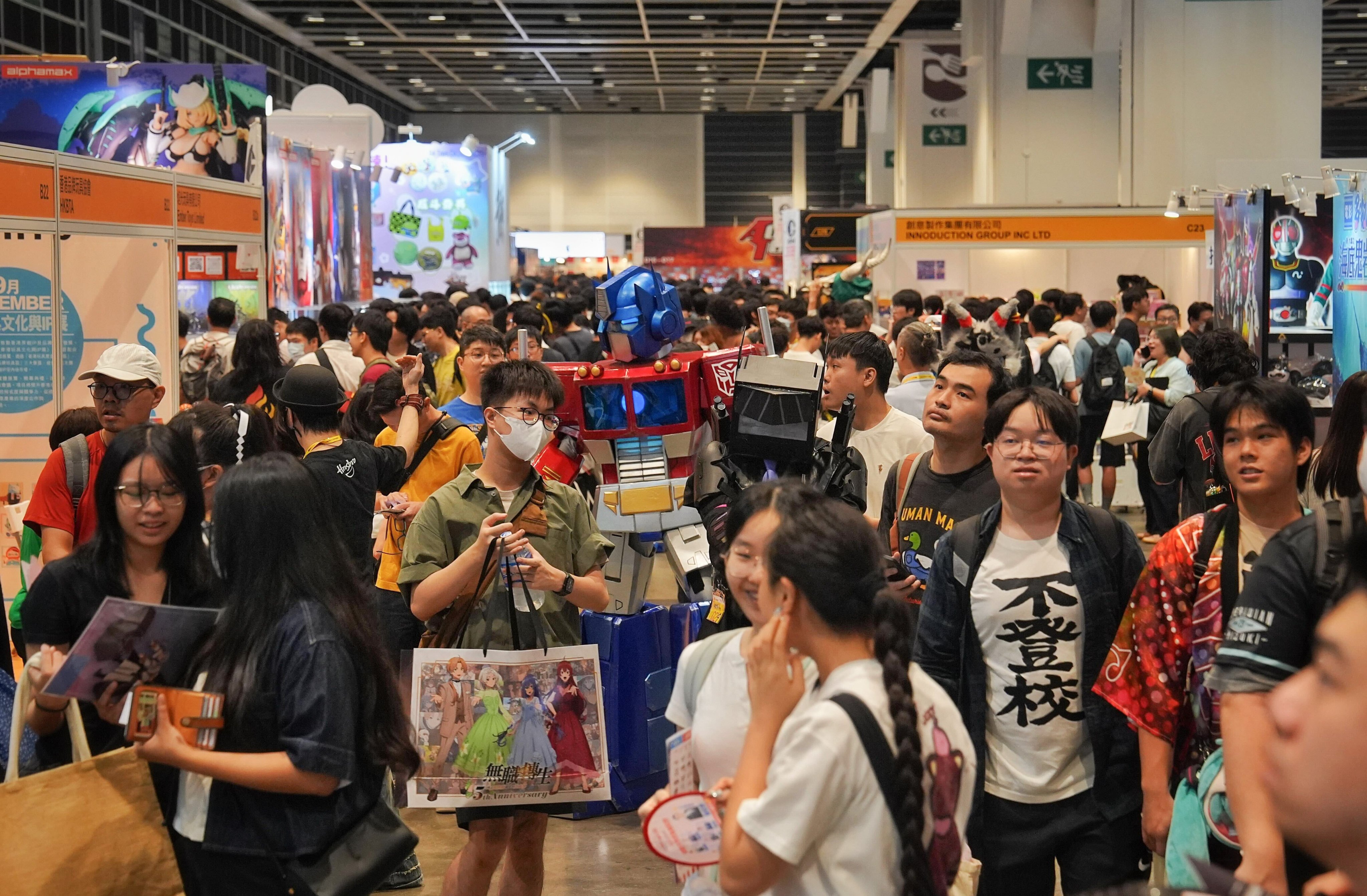 Crowds of visitors queue to enter the Ani-Com & Games Hong Kong fair held at the Hong Kong Convention and Exhibition Centre on Friday. Photo: Elson Li