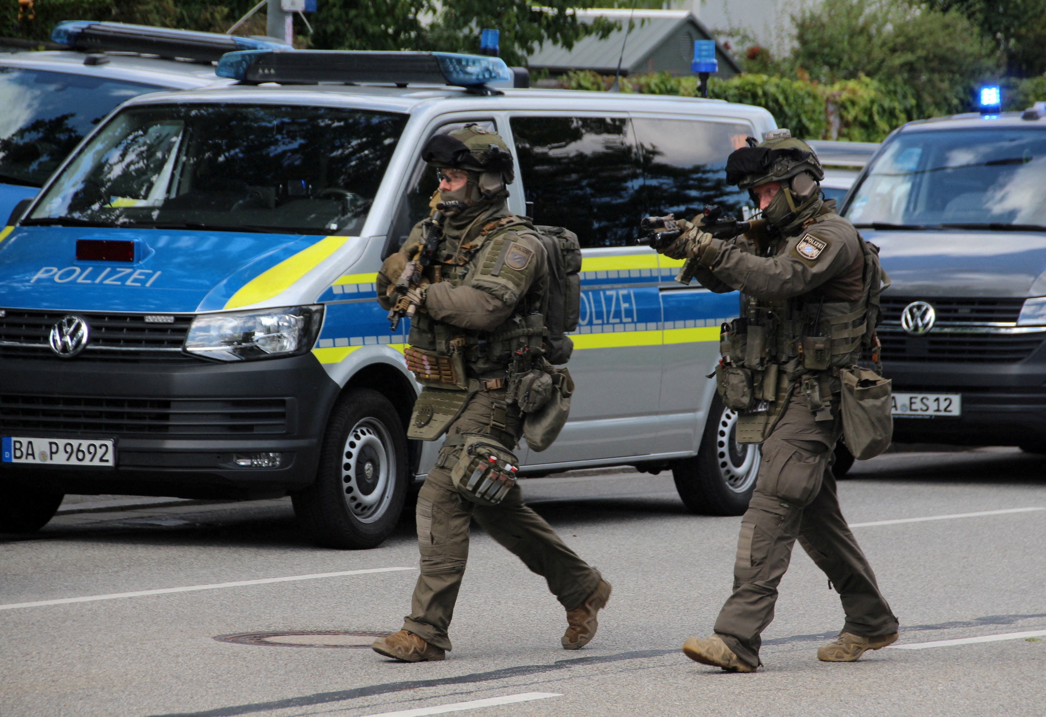 Special police walk towards a suspected hostage-taking situation in a bank in Regensburg, Germany on Thursday. Photo: Reuters