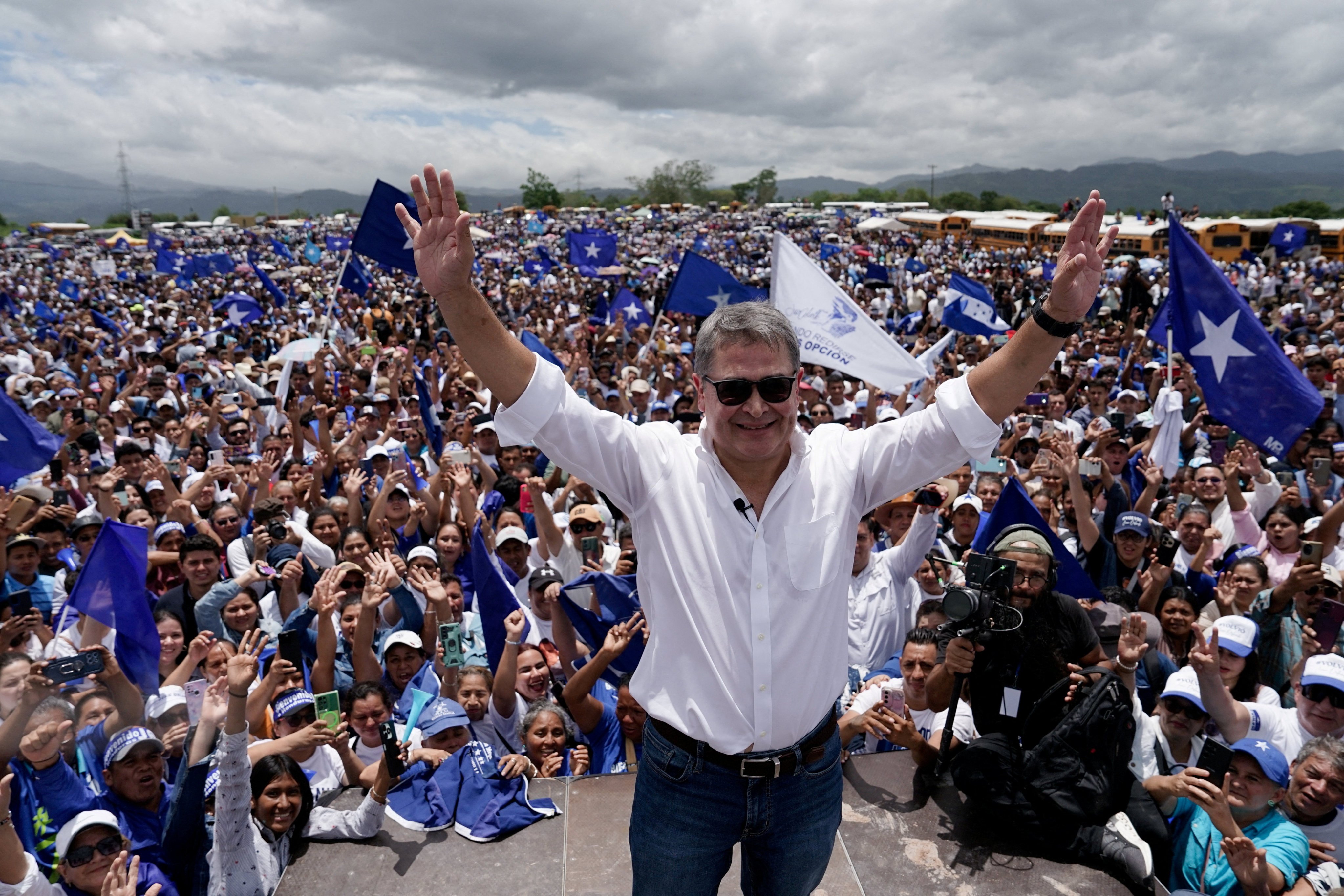 Juan Orlando Hernandez meets with supporters on Sunday. Photo: Reuters
