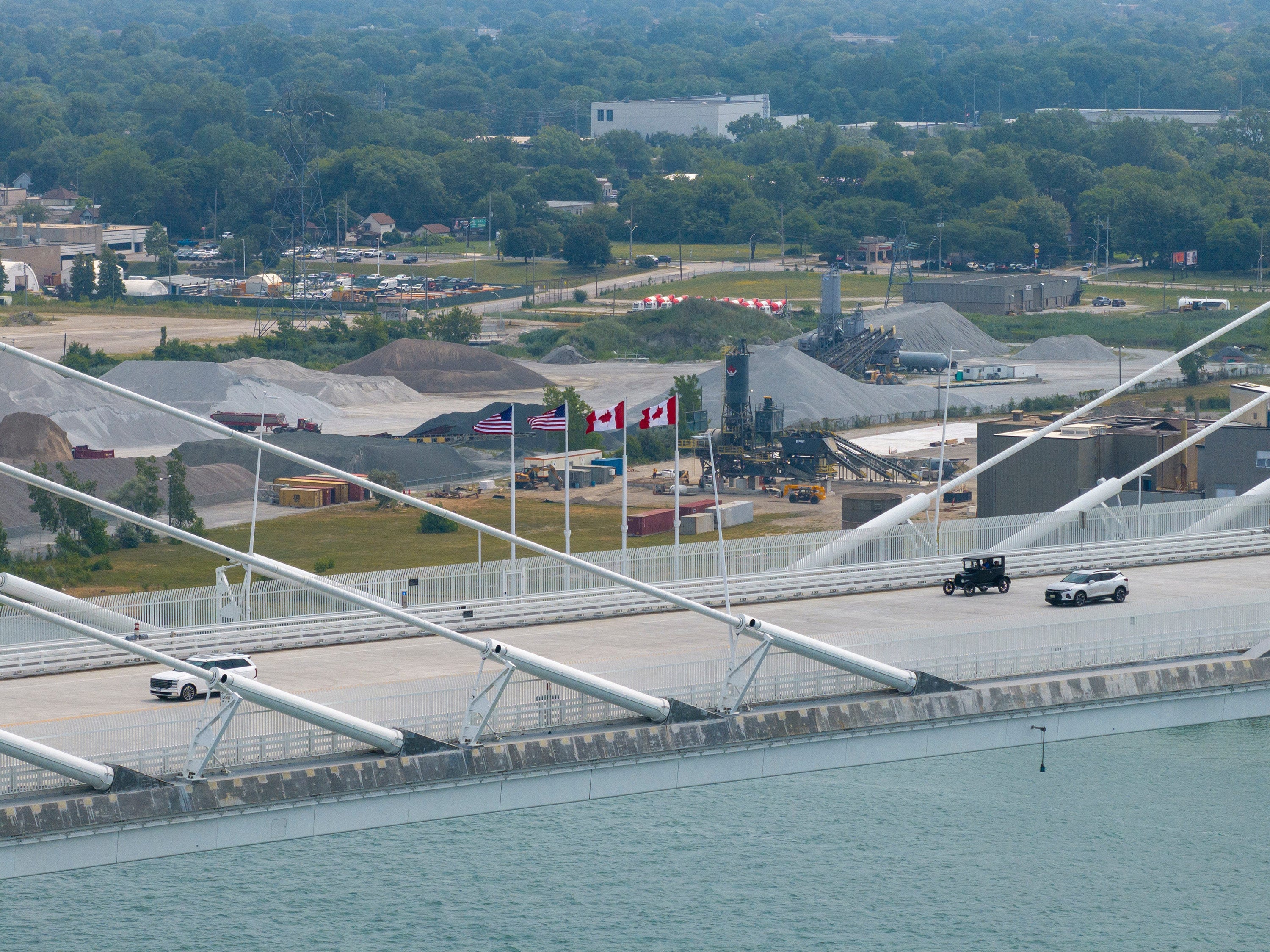 Cars crossing the bridge. Photo: TNS