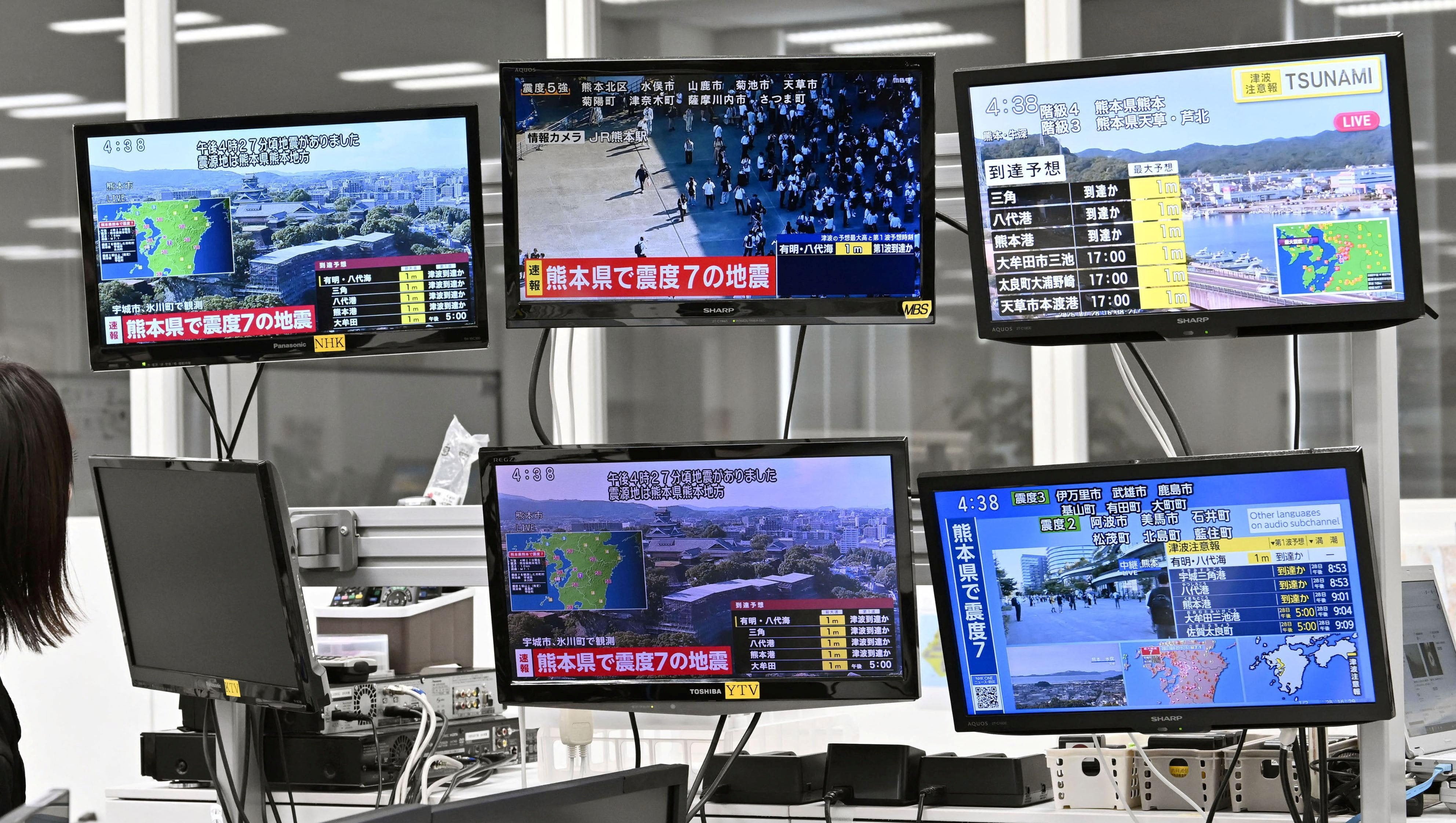 Television screens in Osaka, western Japan, show news of an earthquake with a preliminary magnitude of 7.1, which, according to the Japan Meteorological Agency, struck Japan’s southern Kumamoto prefecture on Tuesday. Photo: Kyodo via Reuters
