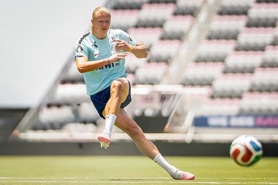 Norwegian footballer Erling Haaland has gained attention not only for his extraordinary performances on the pitch, but for his rigorous wellness routine. Photo: Instagram/erling