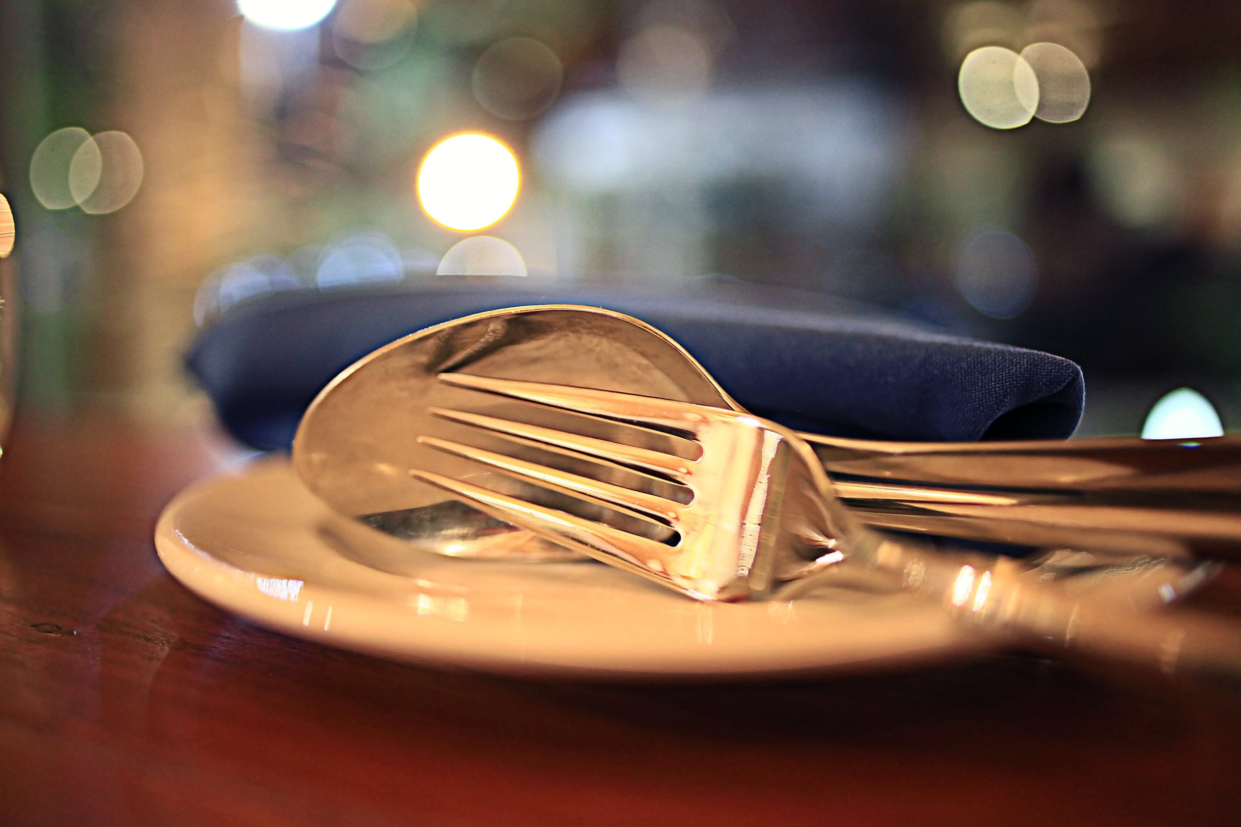 How do you know your restaurant cutlery is actually clean? A viral video food highlights the tacit understanding between establishments and customers that cutlery and amenities – from forks and spoons to hotel beds and bathroom stalls – are cleaned and sanitised in the proper manner. Photo: Shutterstock