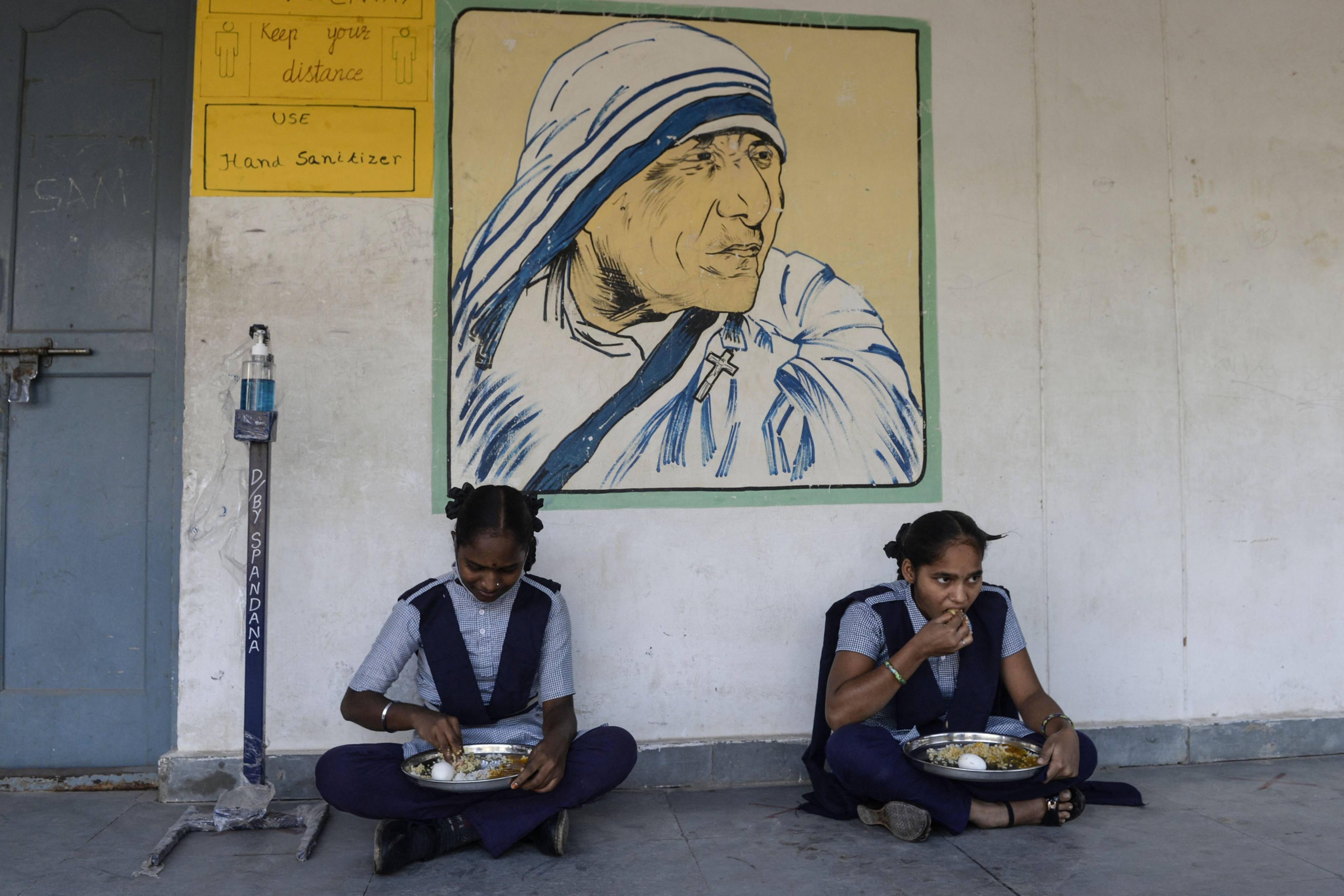 Students eat their free mid-day meal in Hyderabad. Photo: AFP