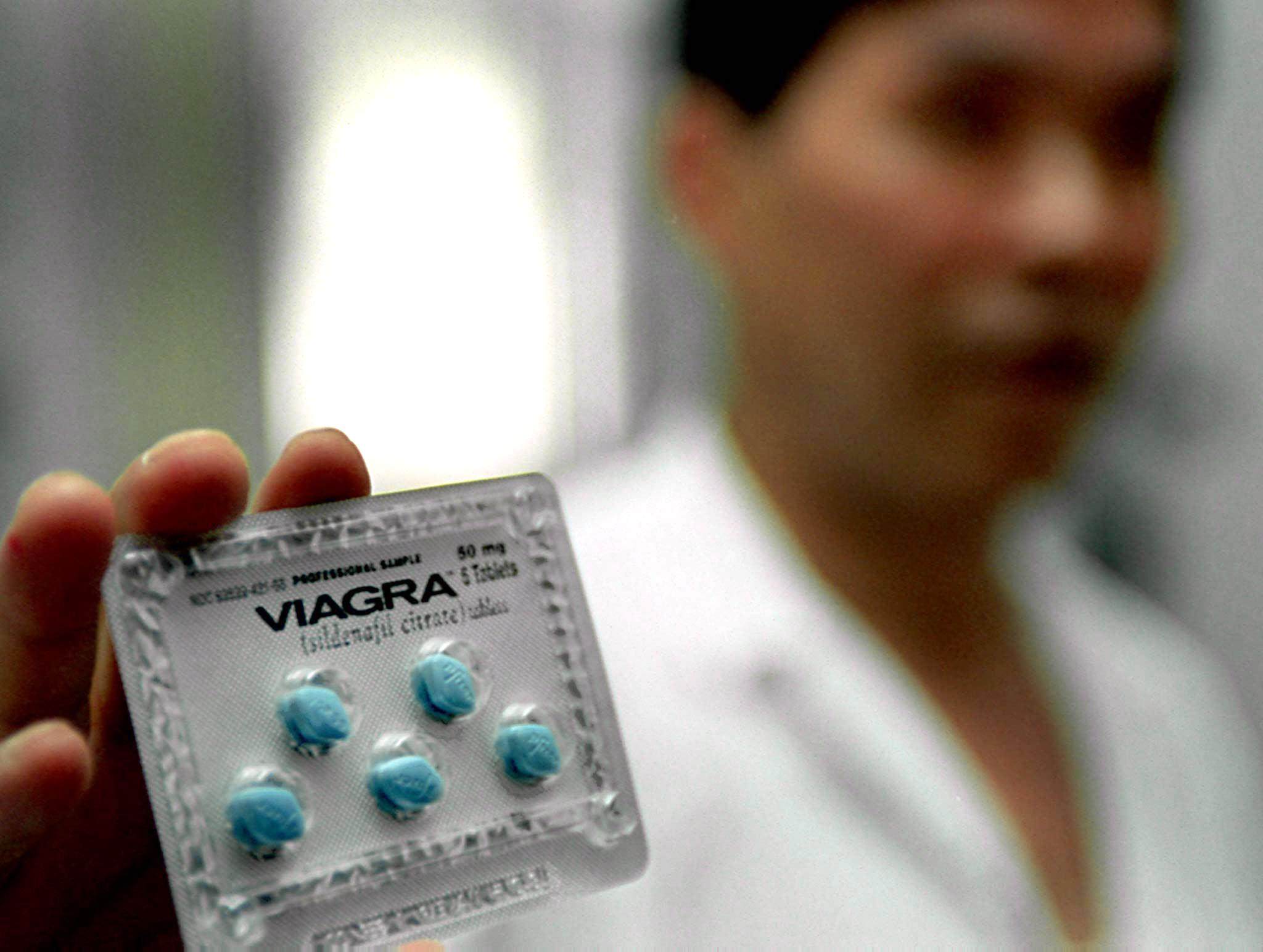 A doctor holds the anti-impotence drug Viagra. Viagra’s potential to limit cancer spread could be boosted by using it alongside statins, a widely taken medication that limits cholesterol production. Photo: AFP