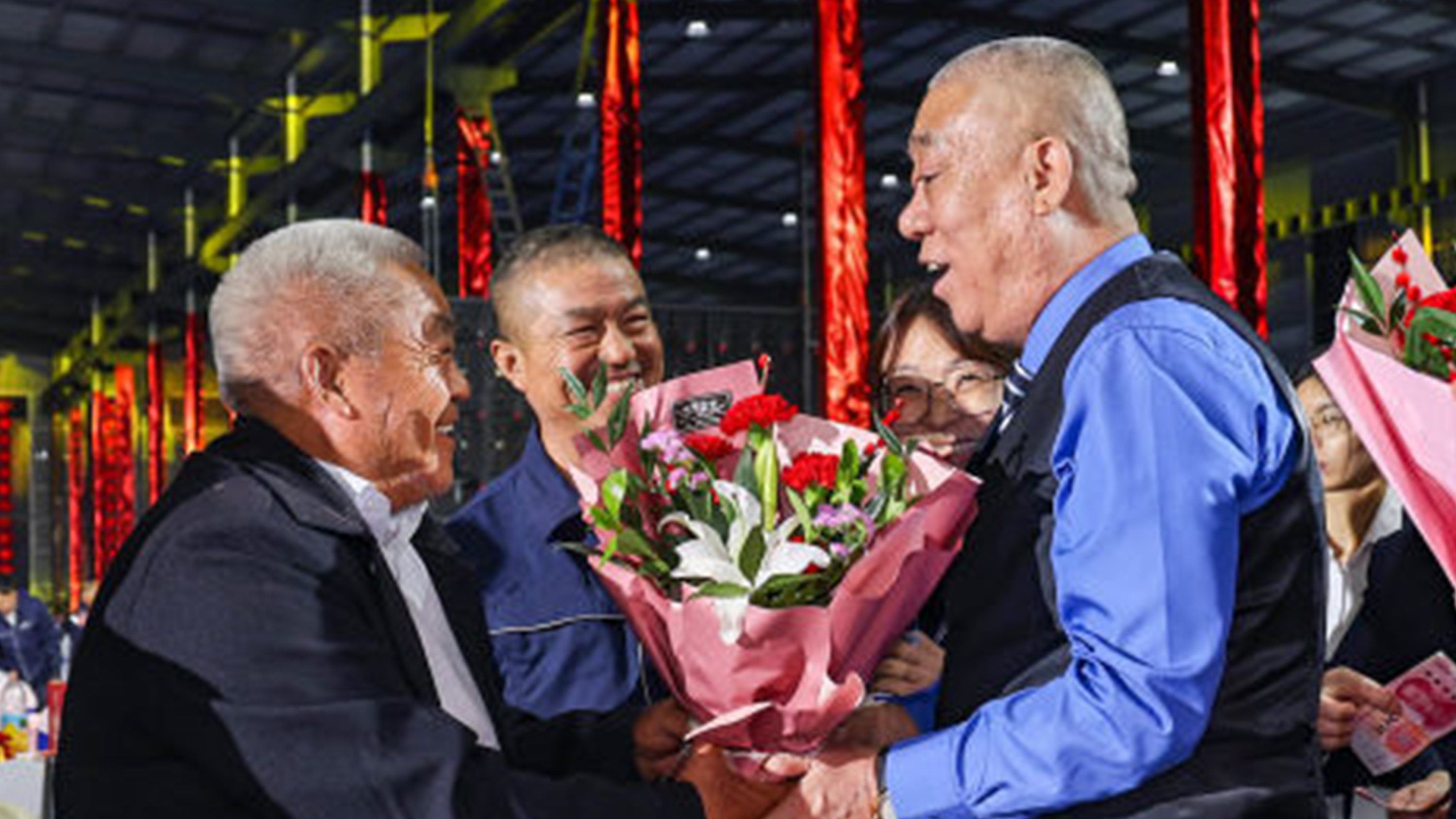 Cui Peijun, right, famously known as “China’s most generous boss,” made headlines recently after he fired an employee for excluding his mother from his wedding due to her appearance. Photo: ha.china.com