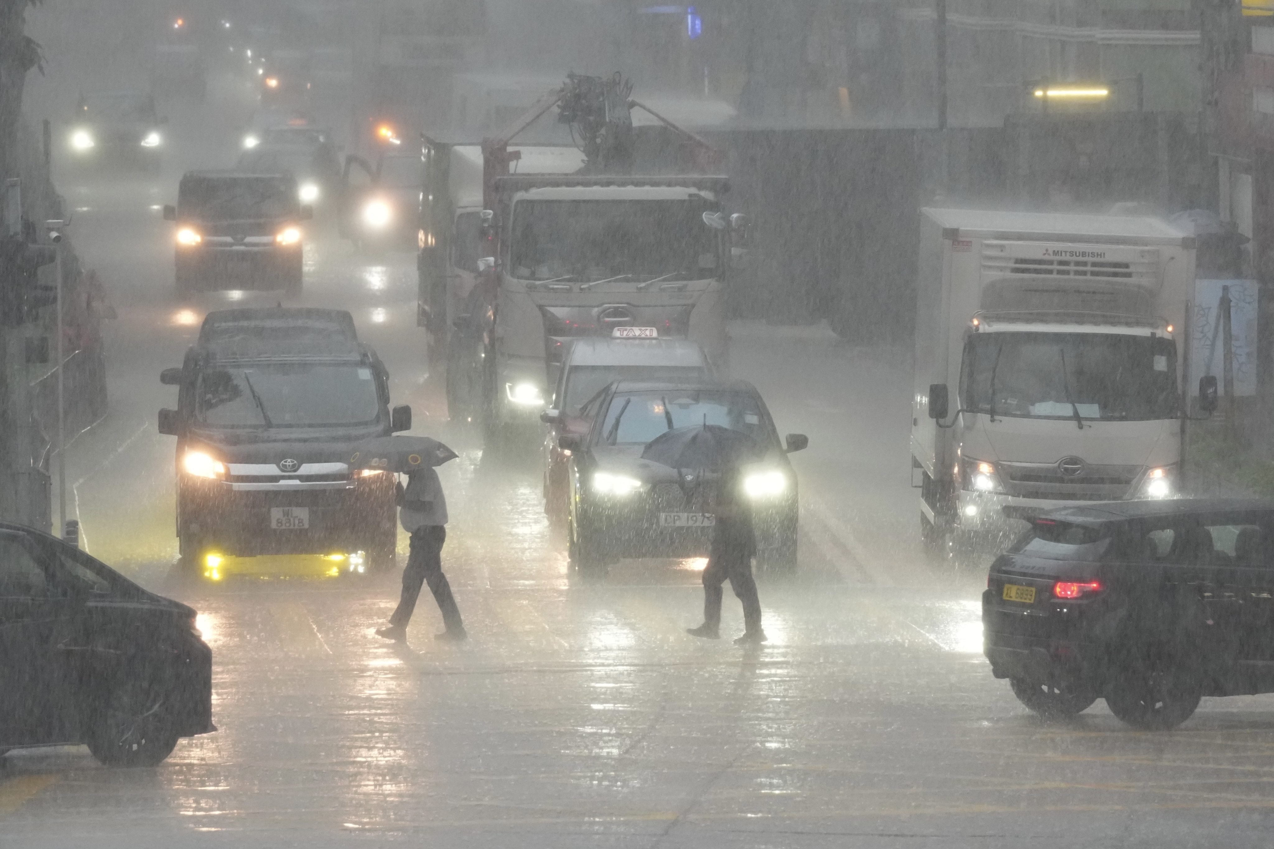 Heavy rain in Tsim Sha Tsui. Photo: Jelly Tse