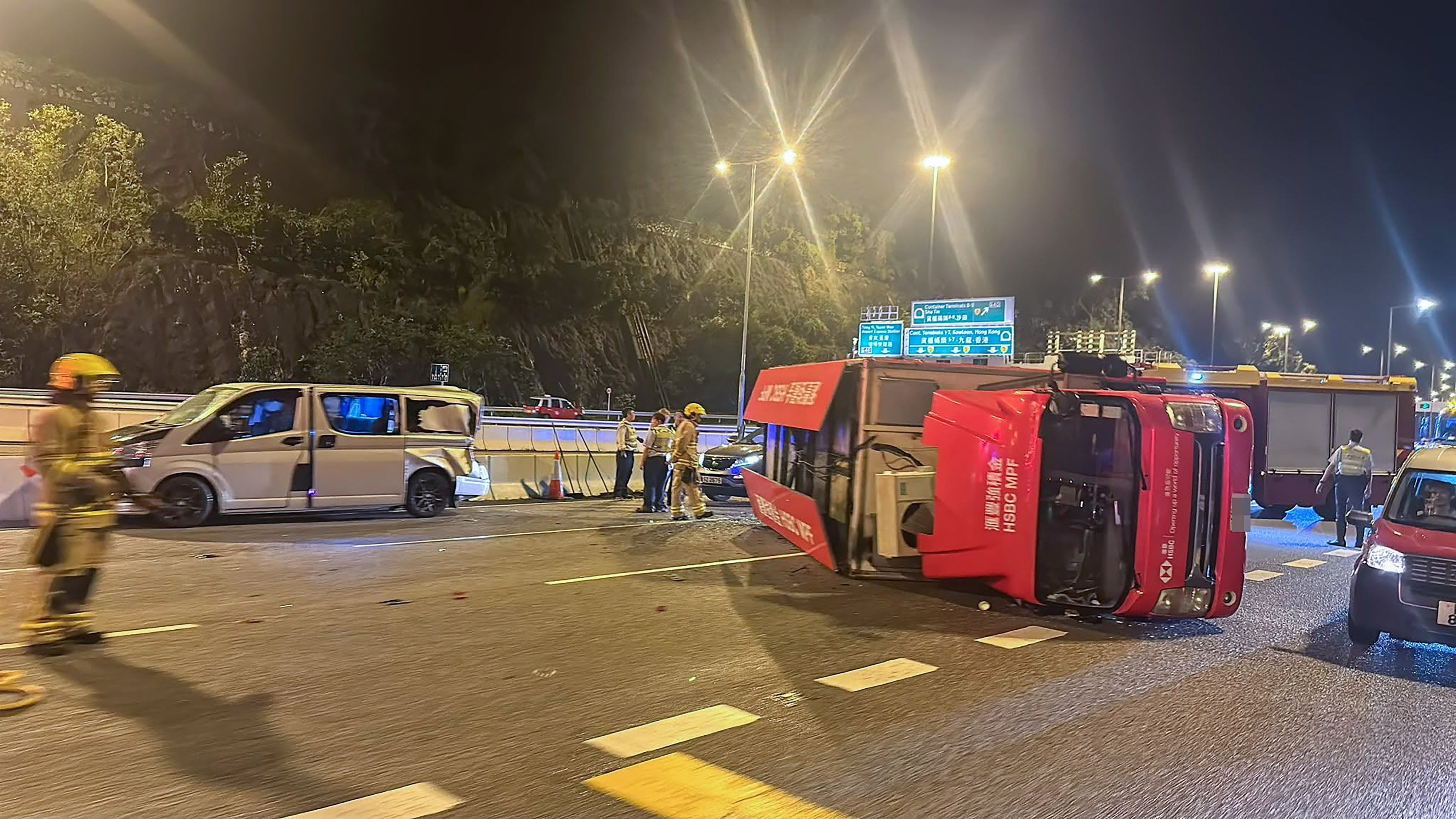 Traffic was snarled for more than three hours after a medium goods vehicle overturned following a collision with another vehicle on the Cheung Tsing Highway in Tsing Yi on Wednesday. Photo: Facebook/pttthk