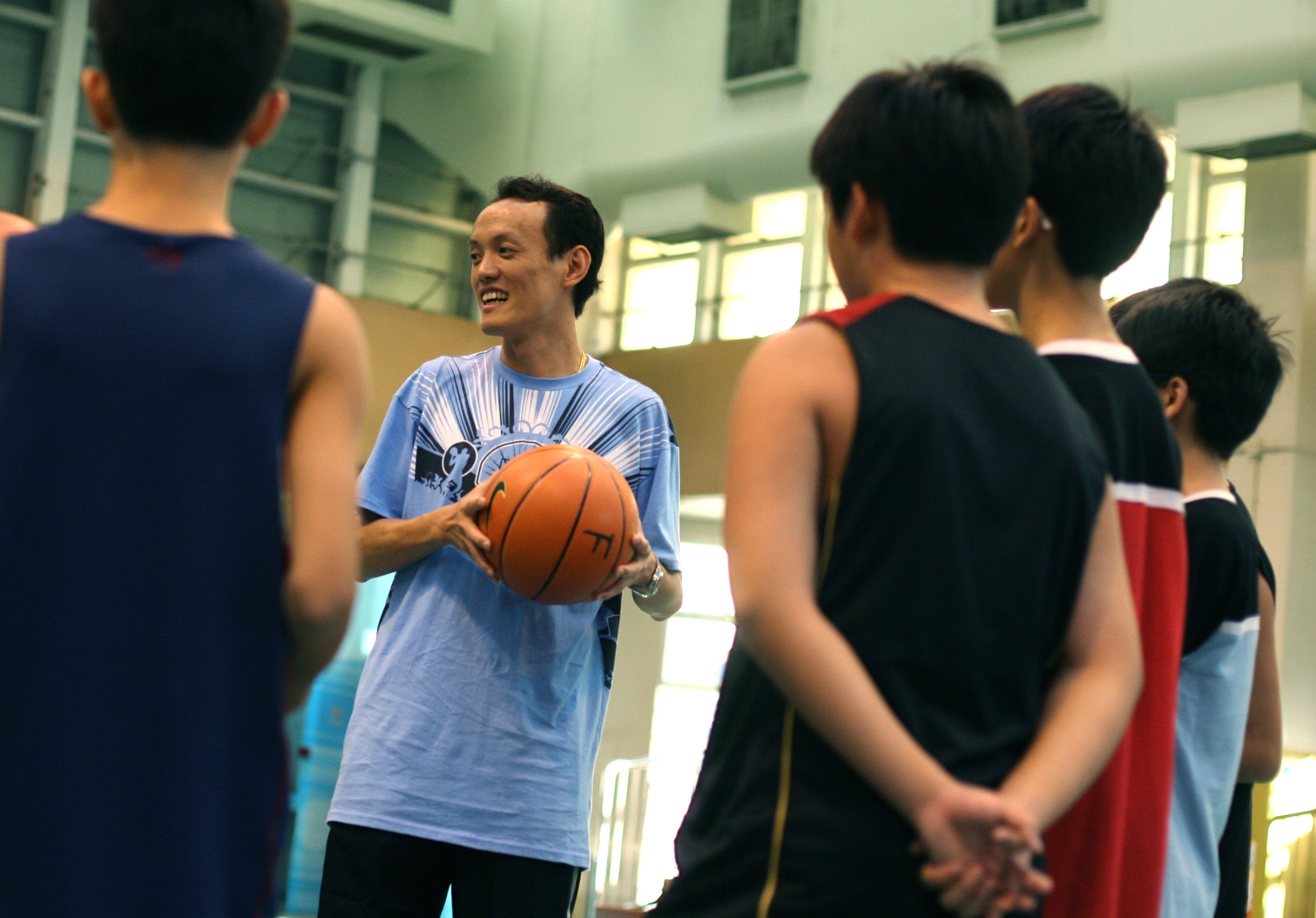 Yung Kam-wah (centre) at an indoor basketball court in 2008. Photo: SCMP