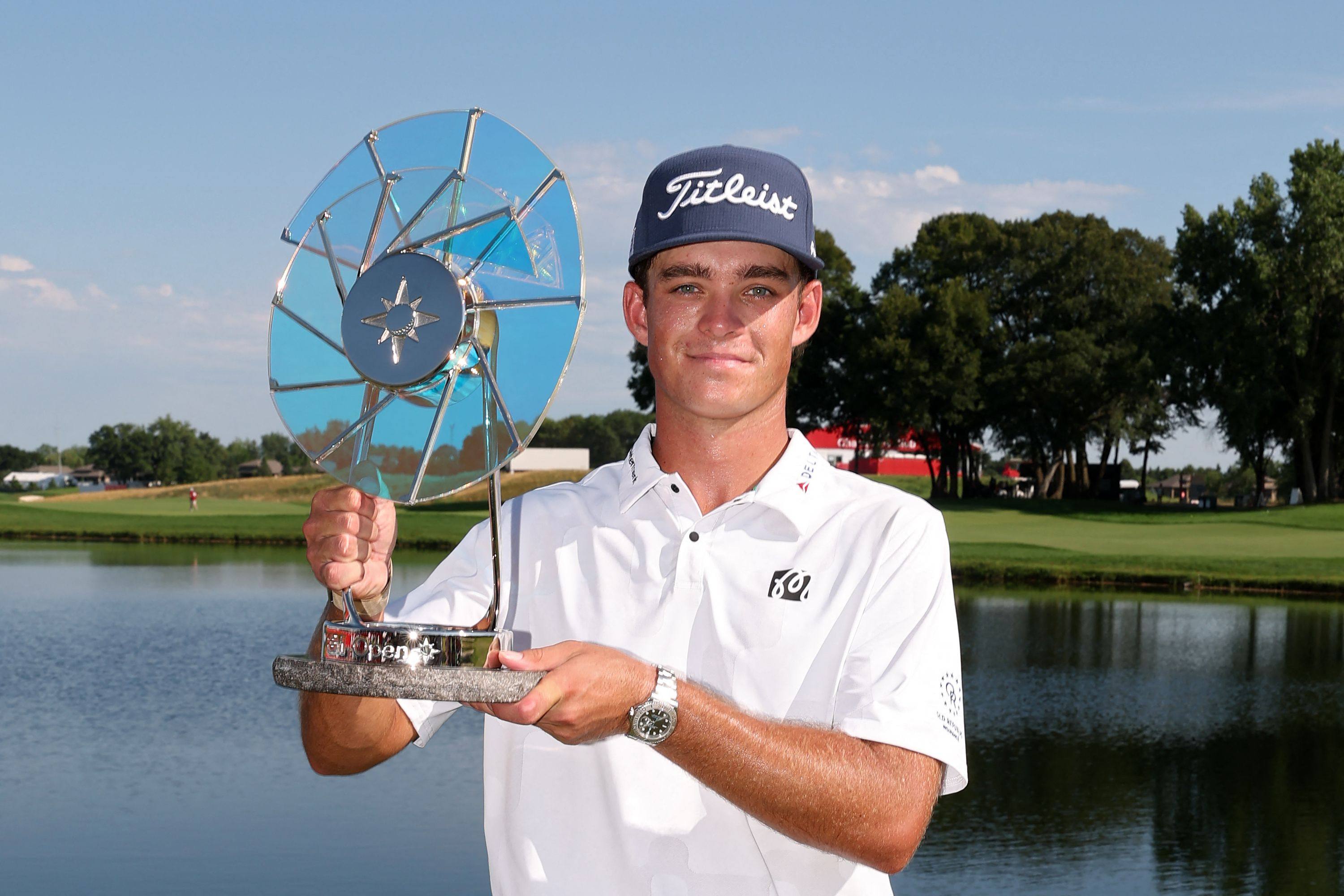 Jackson Koivun lifts the Elemental Swing trophy after winning the 3M Open on July 26. Photo: Getty Images/AFP