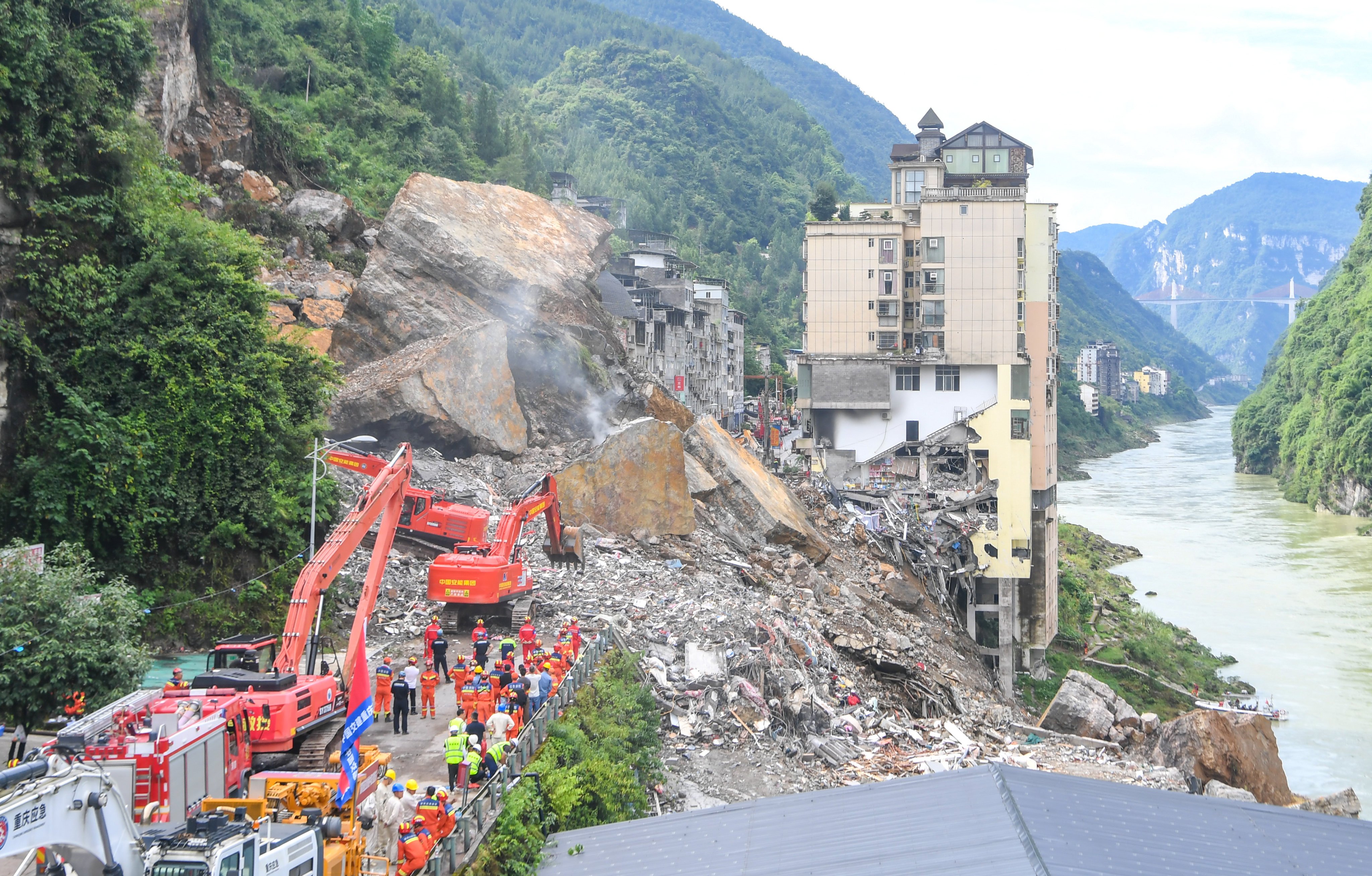 The massive search and recovery operation after the landslide in Chongqing province, southwest China is continuing. Photo: Xinhua