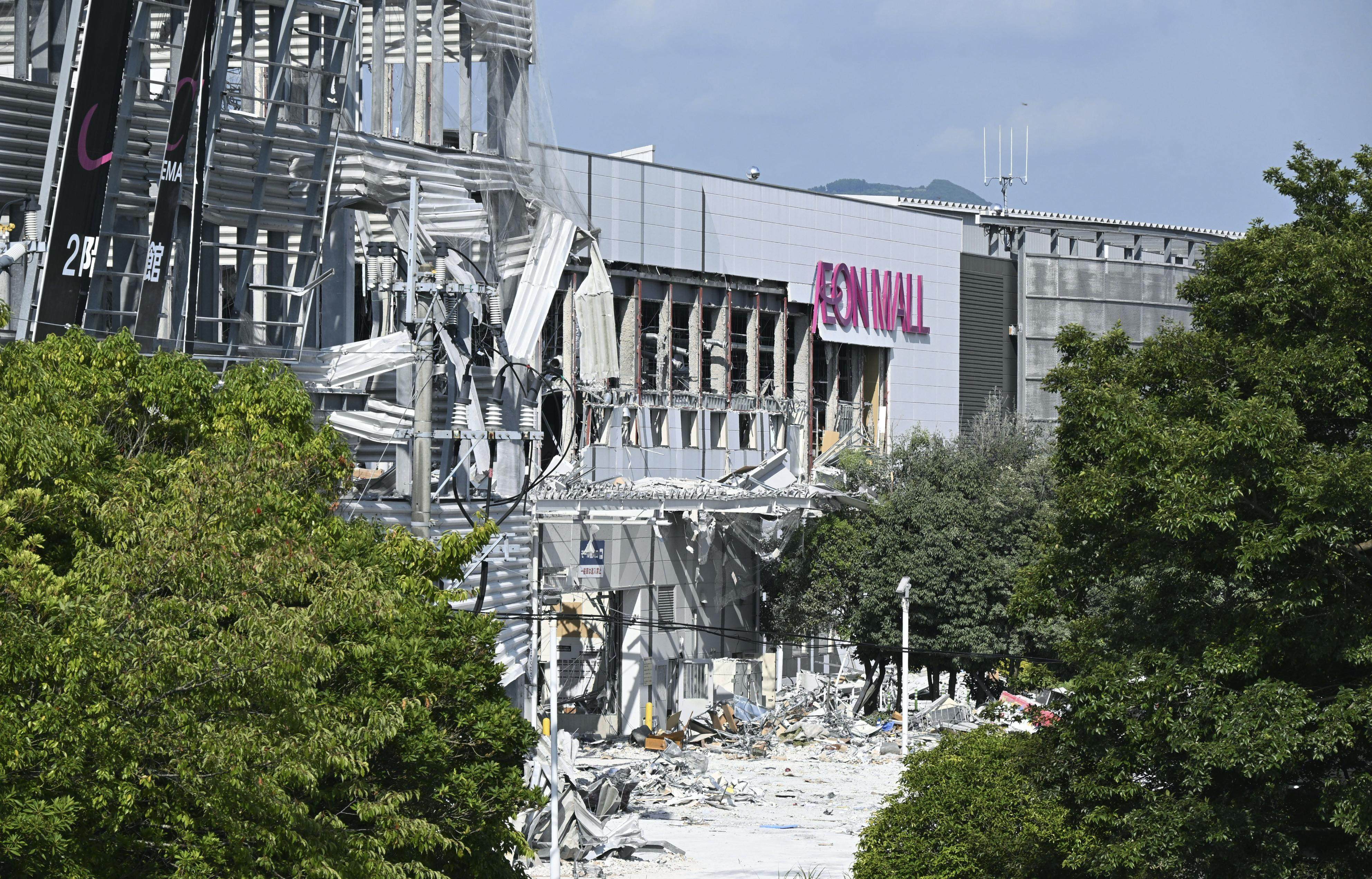 Rescue operations ended at the Aeon shopping mall in Kashima, Kumamoto Prefecture, on Saturday. Photo: Kyodo