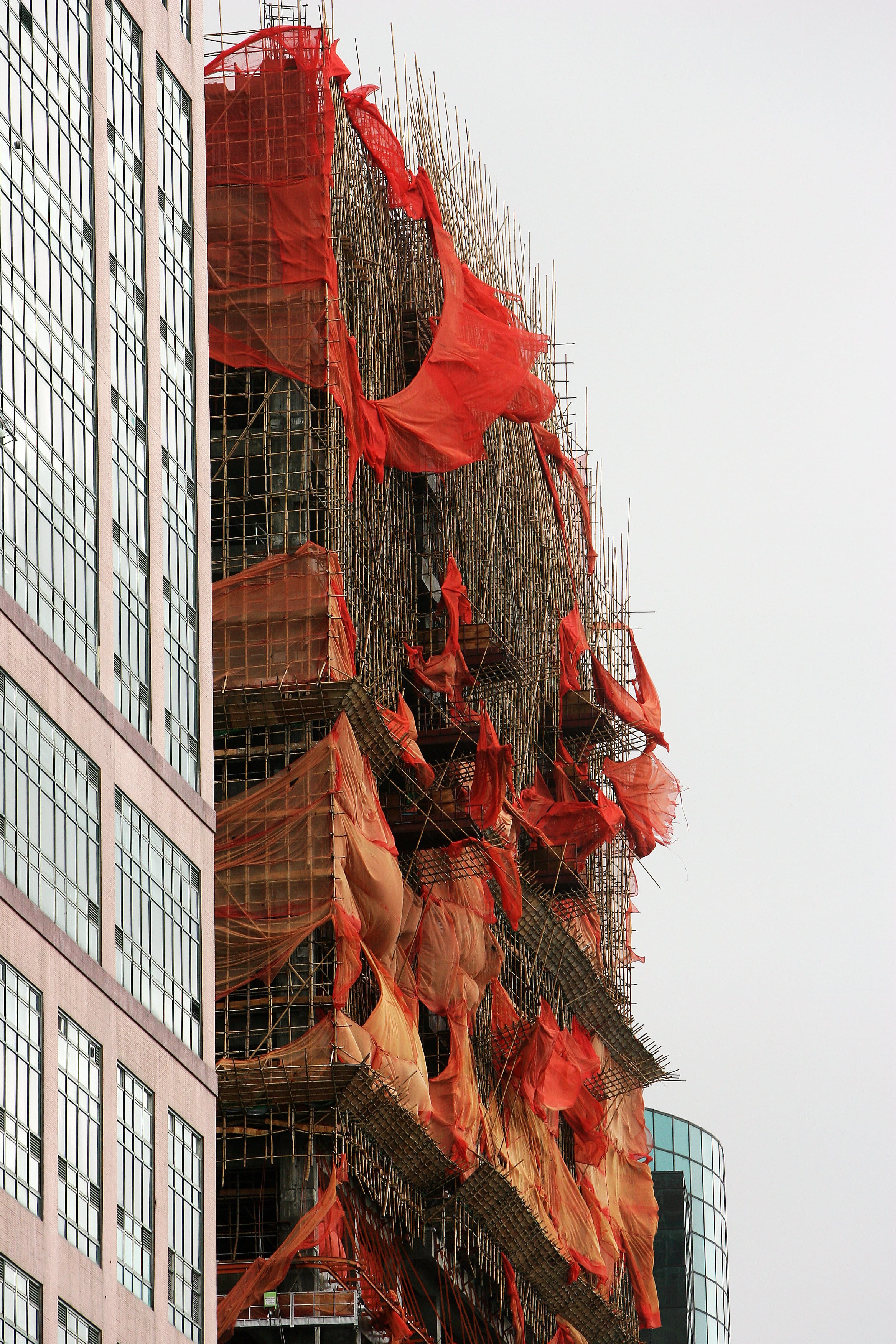 Scaffolders’ sheeting is ripped from a government building under construction in North Point, as T3 is hoisted under Typhoon Prapiroon on August 3, 2006. Photo: SCMP