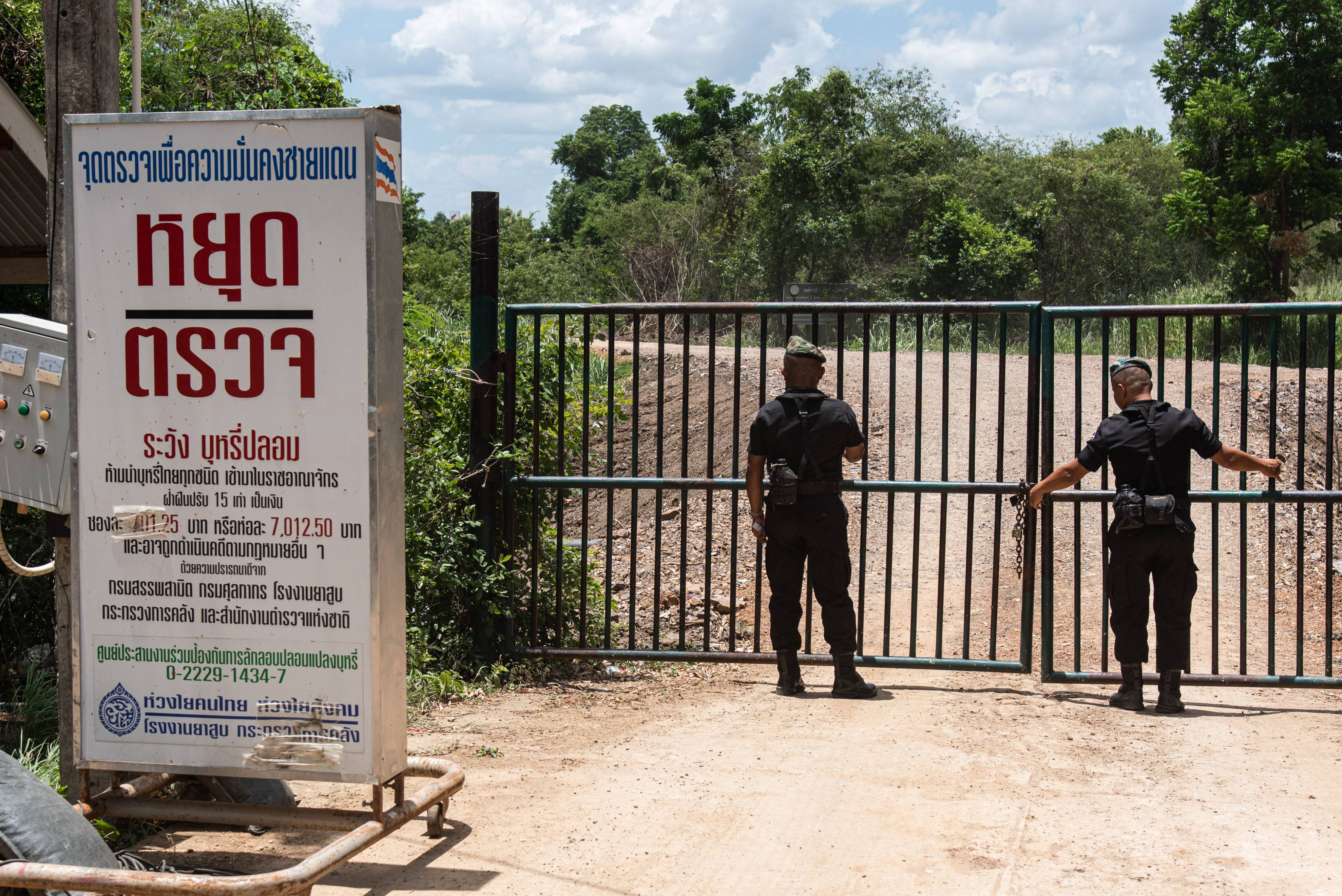 Thai soldiers are on duty at a checkpoint near the border between Thailand and Cambodia, in the Pong Nam Ron district of Chanthaburi, on July 22. Photo: Peerapon Boonyakiat/SOPA Images via ZUMA Press Wire/dpa