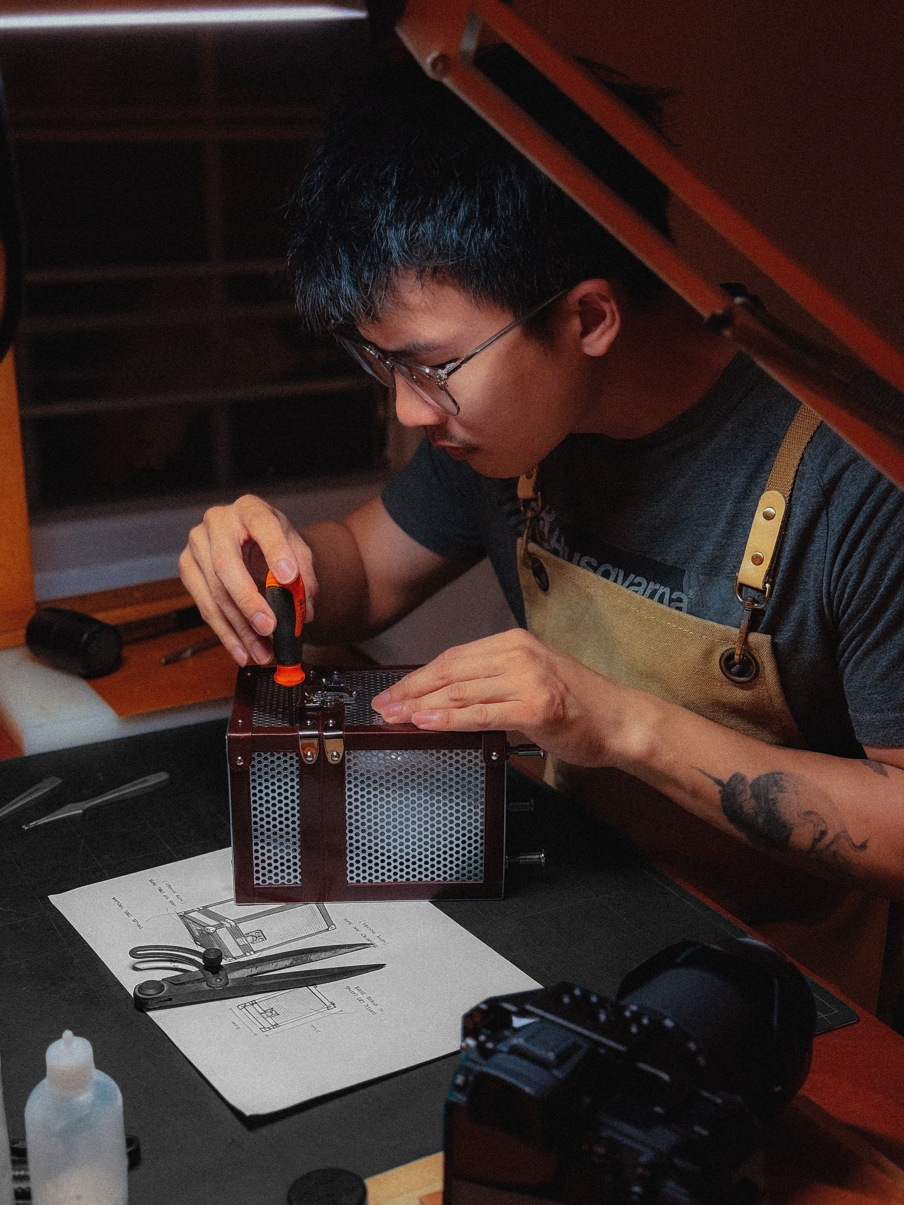 Fong’s journey into leather began when he was given a university assignment as a graphic design major, which required him to study a material in depth.