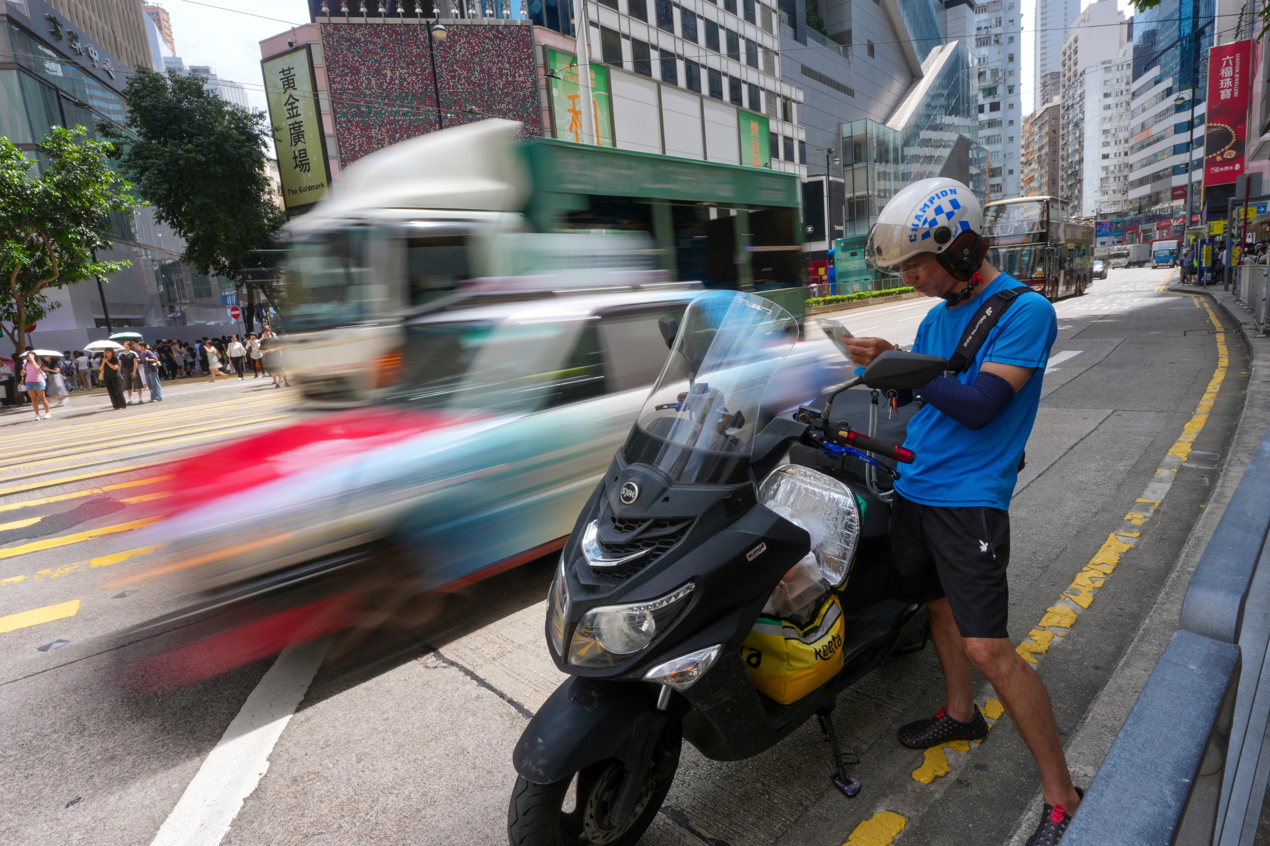 Why are Hong Kong delivery drivers unhappy about proposed payouts for injuries?