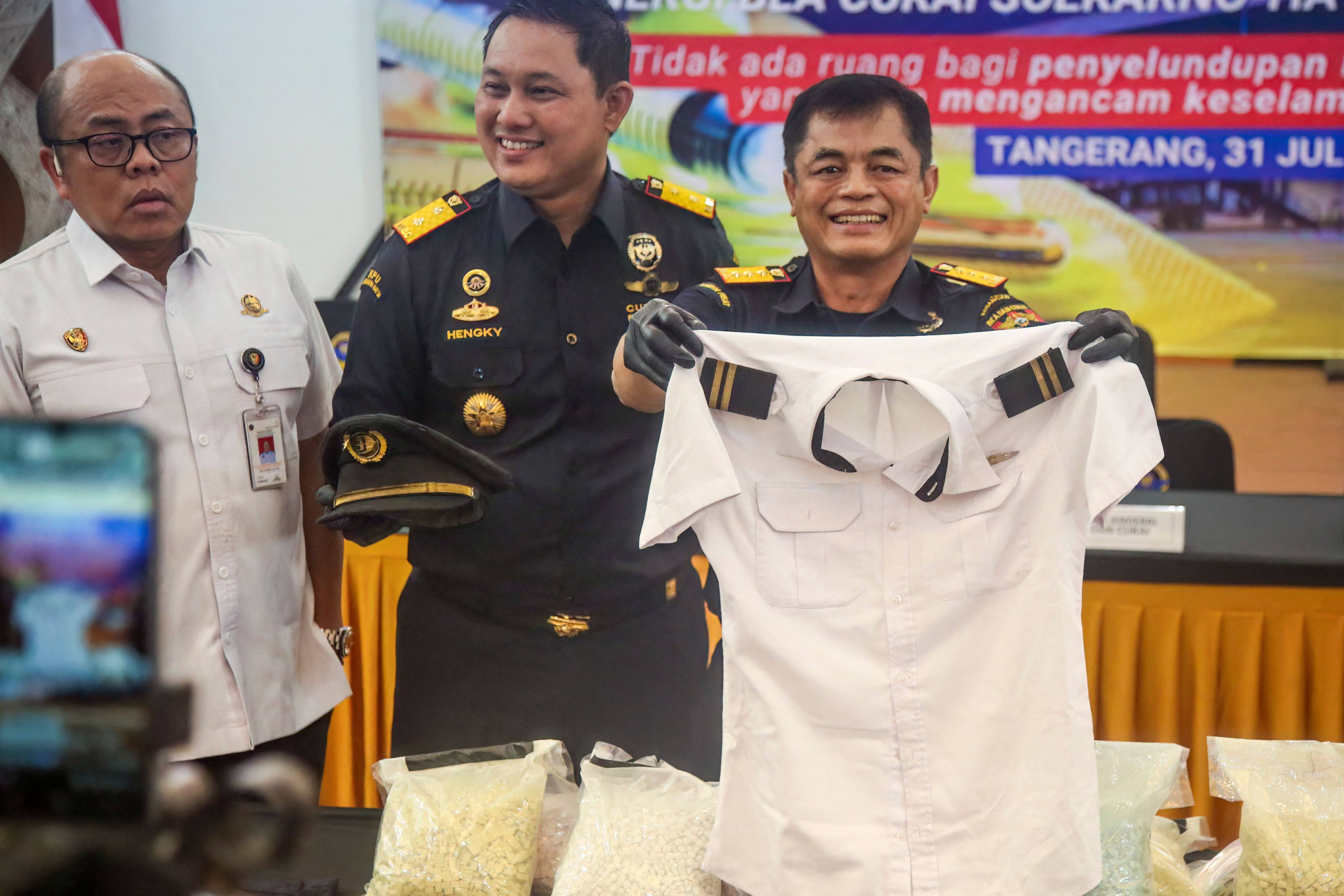 Indonesian Customs officials display the uniform of a Malaysian pilot arrested for drug smuggling  during a press conference at Soekarno-Hatta International Airport on Friday. Photo: AFP