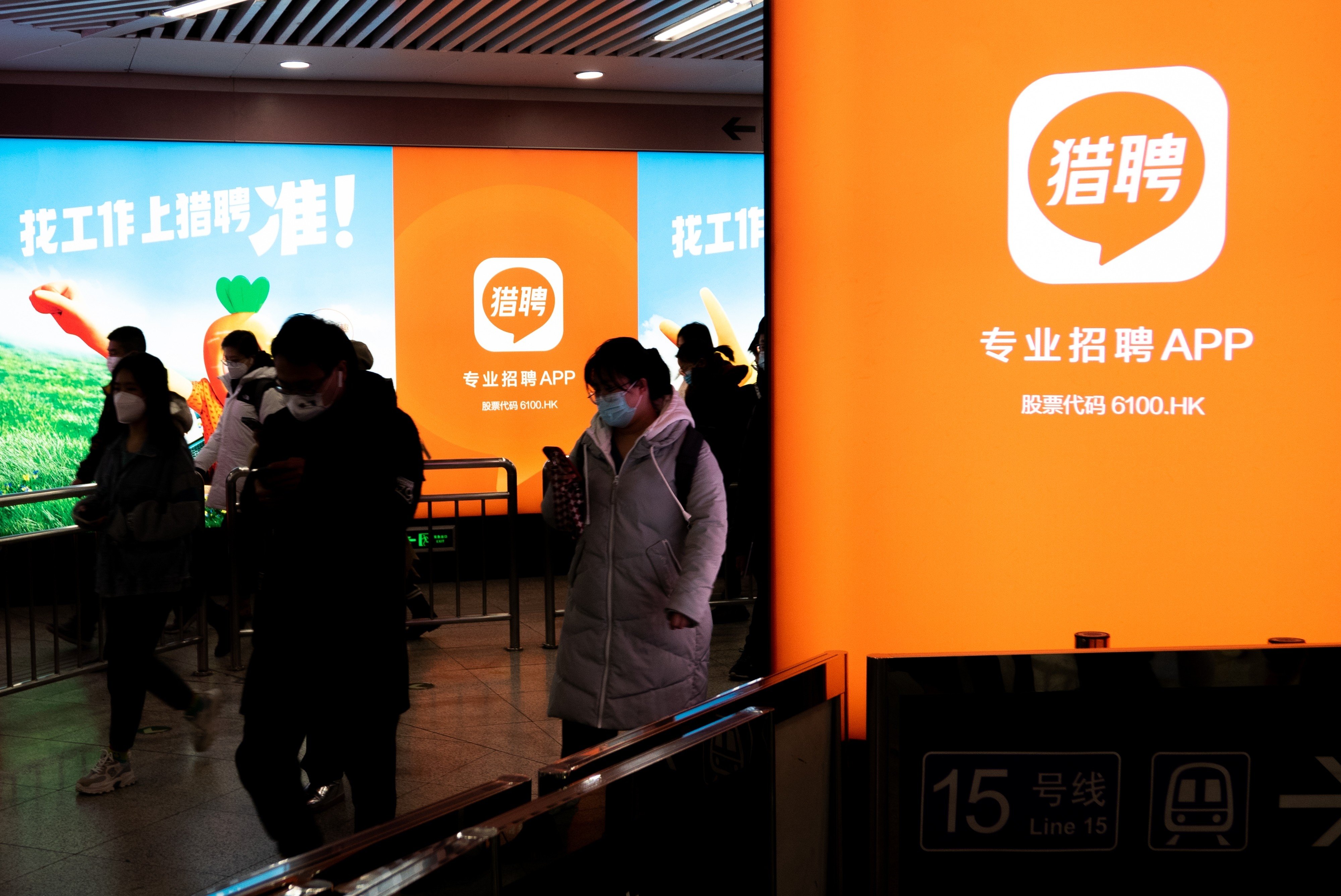 As new technologies enter everyday speech, they tend to circulate as an English word and a formal Chinese name without ever settling into common Chinese equivalents. Photo: Shutterstock