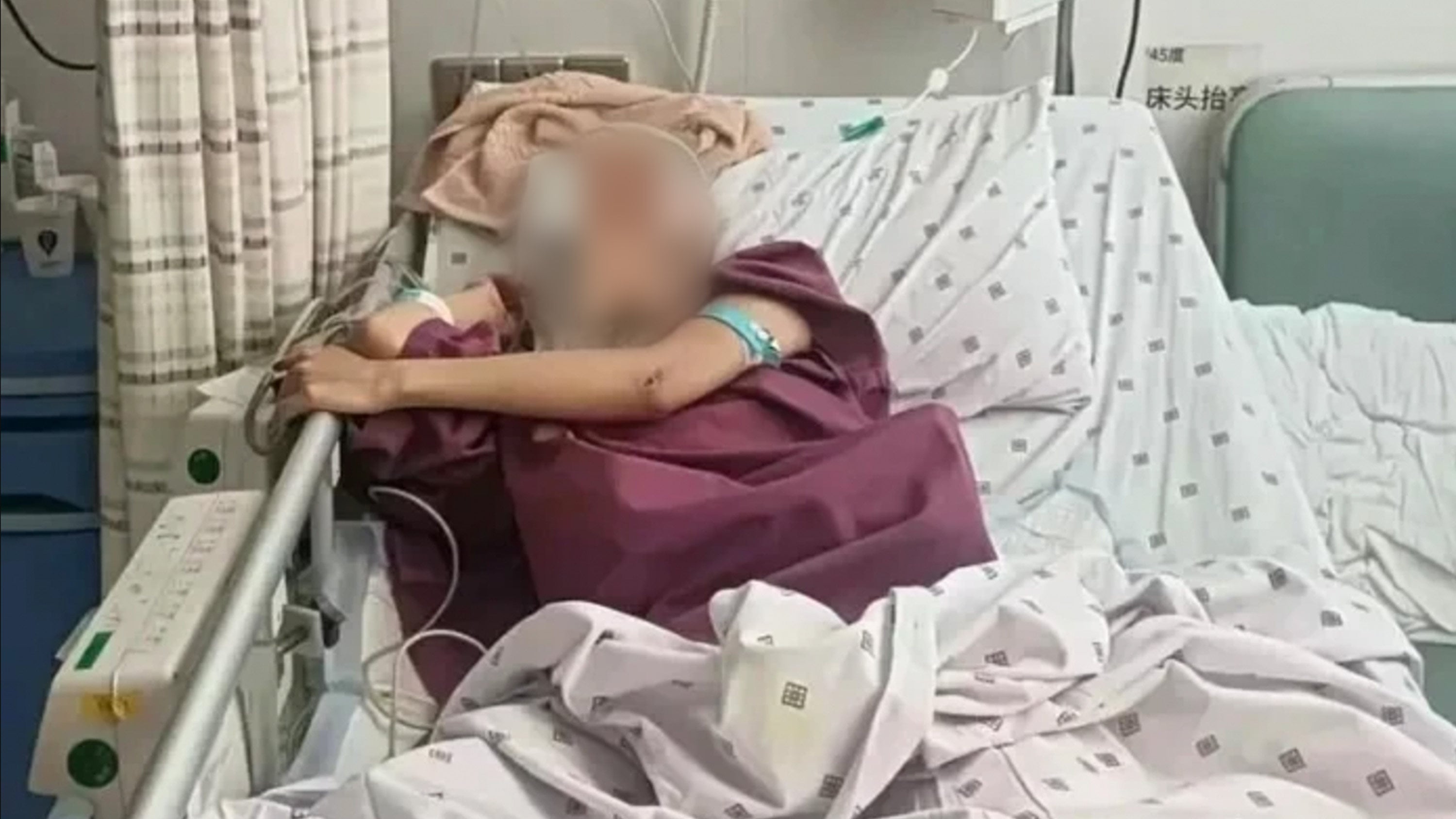 Xiaoyi's story unfolds as she recovers in the hospital after a harrowing leap from her 18th-floor flat, triggered by a heated argument with her boyfriend. Photo: Sina