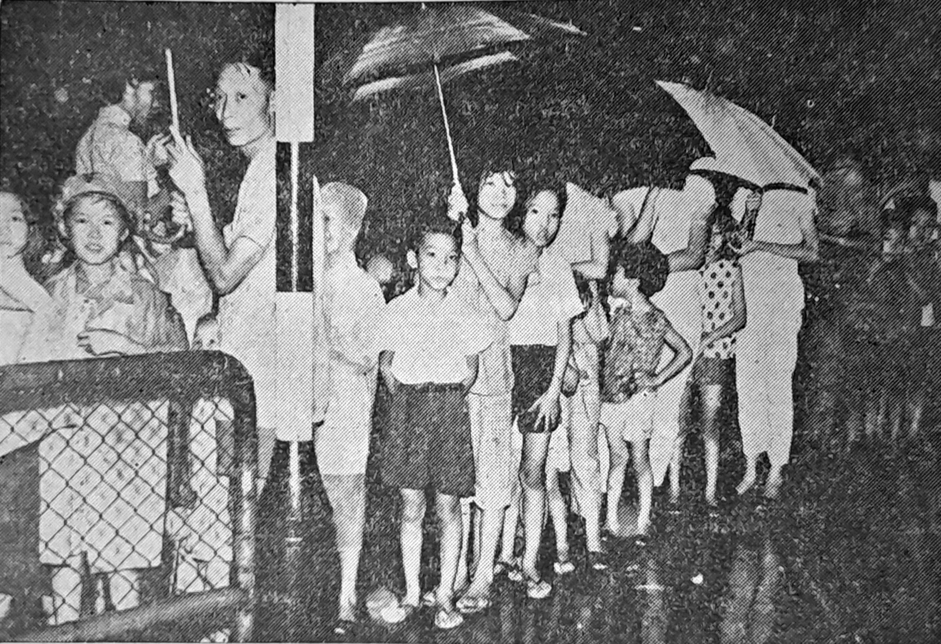 Despite heavy rain, Hongkongers form a long queue outside a clinic in Wan Chai to be inoculated against cholera on August 17, 1961. File photo: SCMP