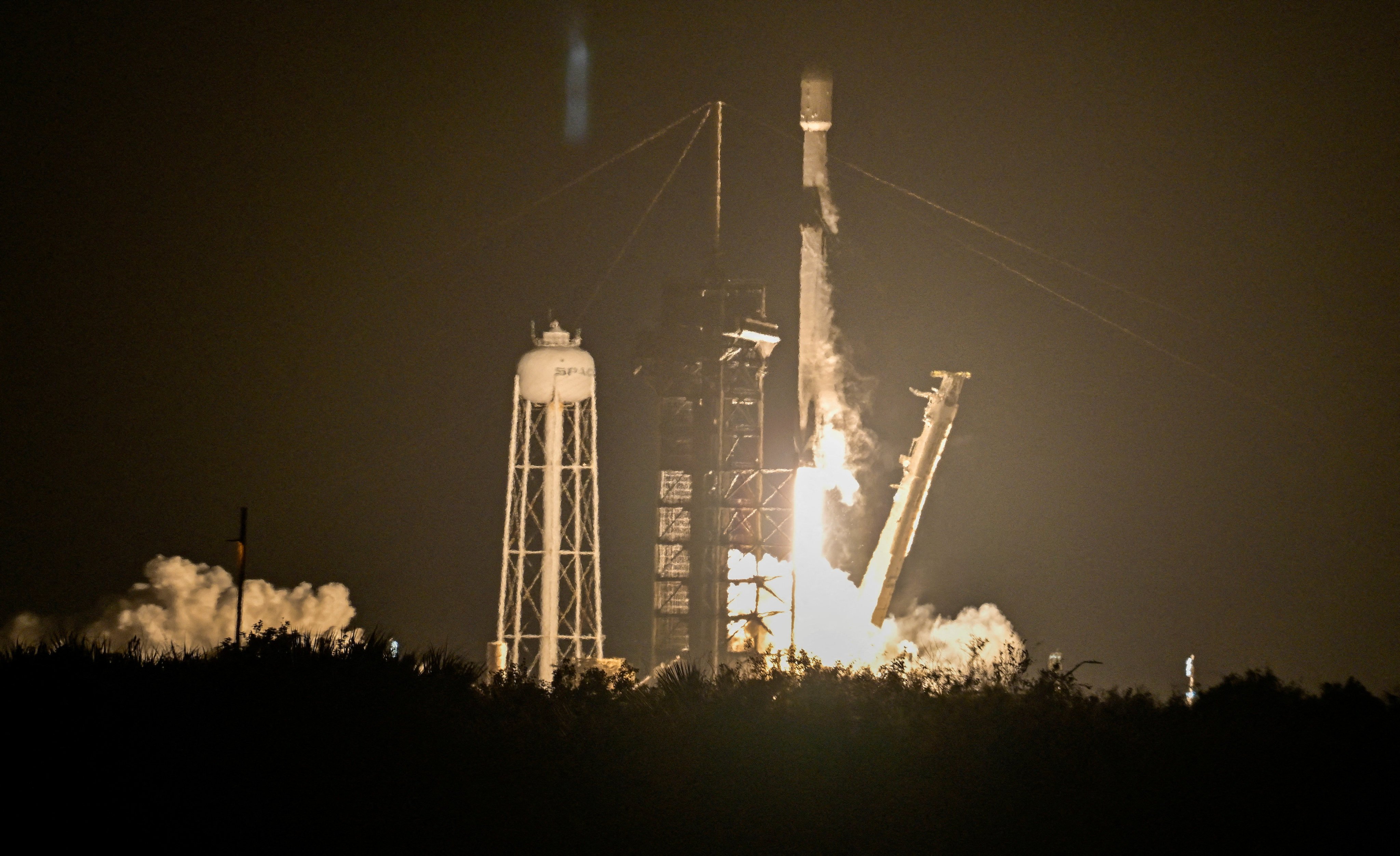 A SpaceX Falcon 9 rocket launches carrying Firefly Aerospace’s Blue Ghost lunar lander in Cape Canaveral, Florida, in January 2025. Photo: Reuters