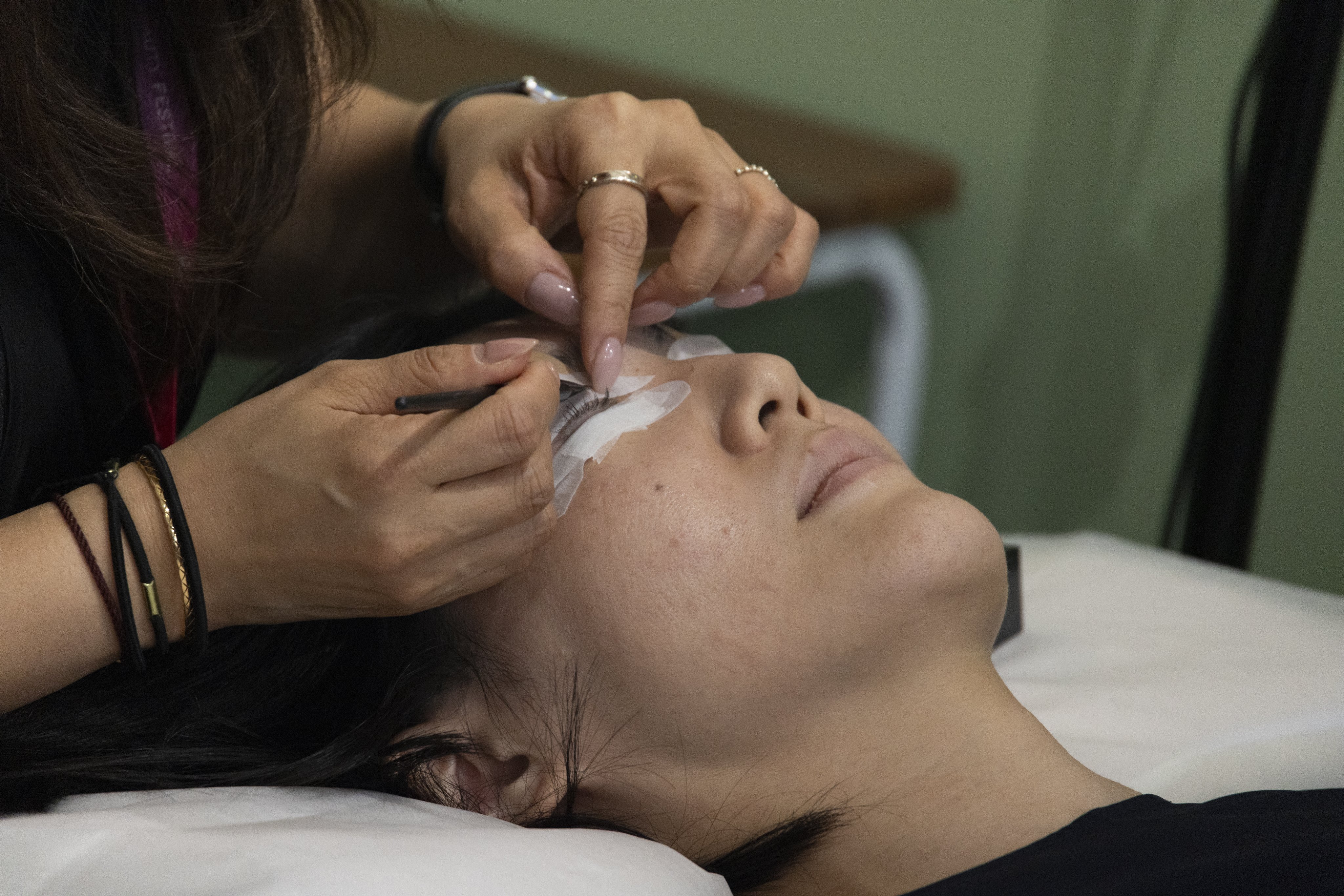 A woman experiences keratin lash lift by a beauty industry worker during a Korea Beauty Festival in Seoul. Photo: EPA
