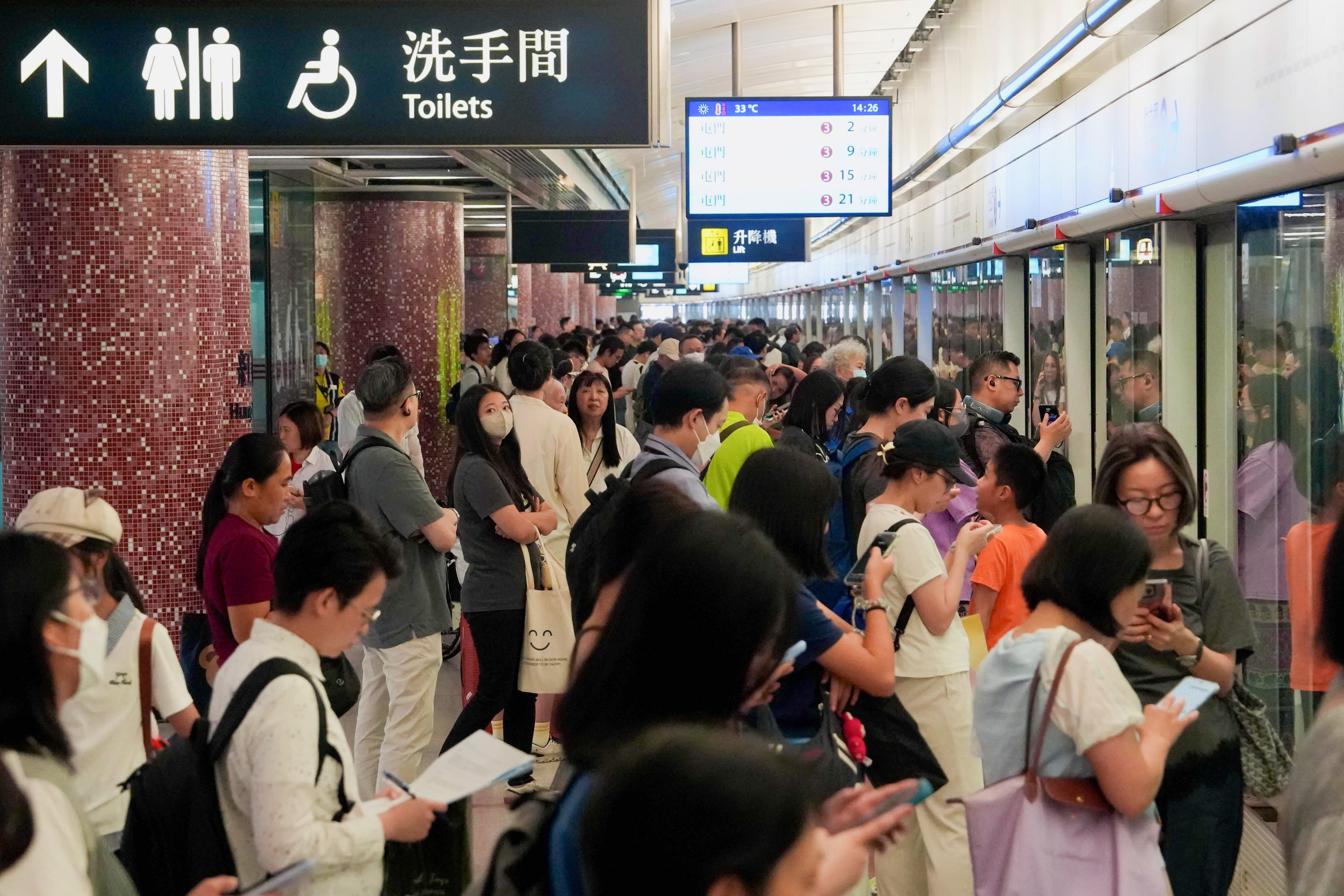 A signaling fault at Kam Sheung Road station caused delays on Thursday. Photo: Sam Tsang