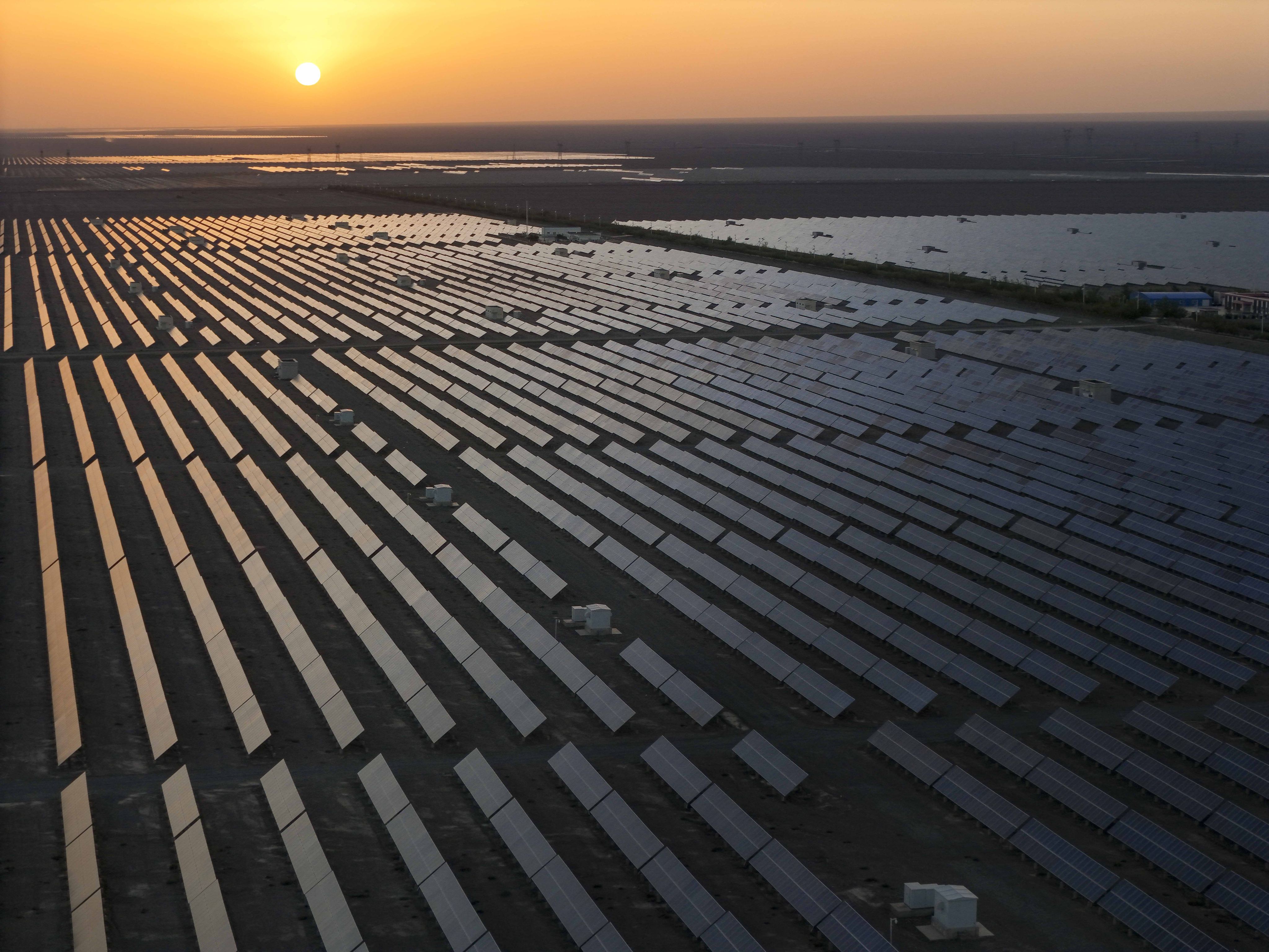 China’s goal is for large-scale clean energy projects in its arid regions to reach an installed capacity of 455GW by 2030. Photo: Xinhua