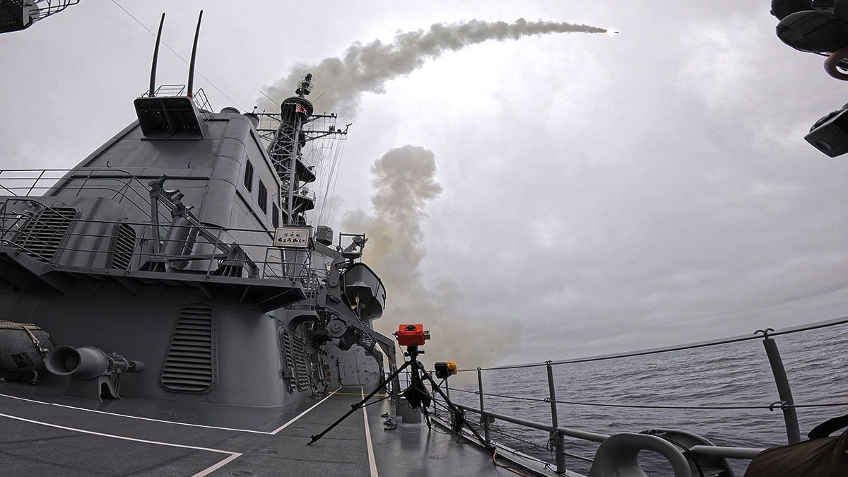A Japanese destroyer launches a Tomahawk cruise missile during an exercise off the United States on July 28. Photo: Kyodo
