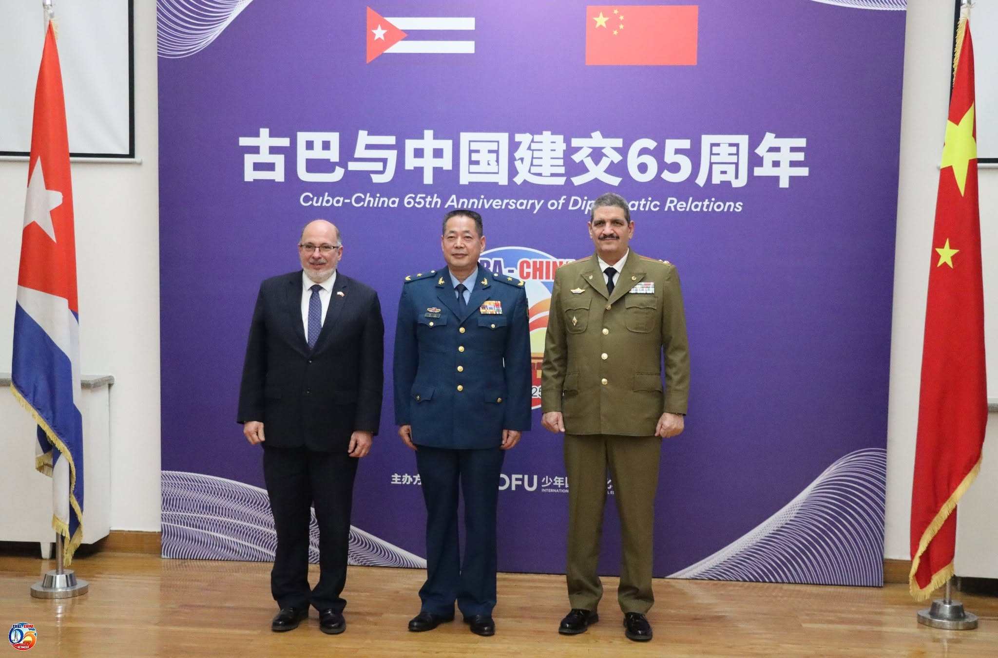 Left to right: Cuban Ambassador to China Alberto Blanco Silva, Chinese Major General Ye Jiang and Cuban First Colonel Waldo Perez Cortes pose during a 65th anniversary celebration in Beijing in September 2025. Photo: Cuban Ministry of Foreign Affairs (MINREX)