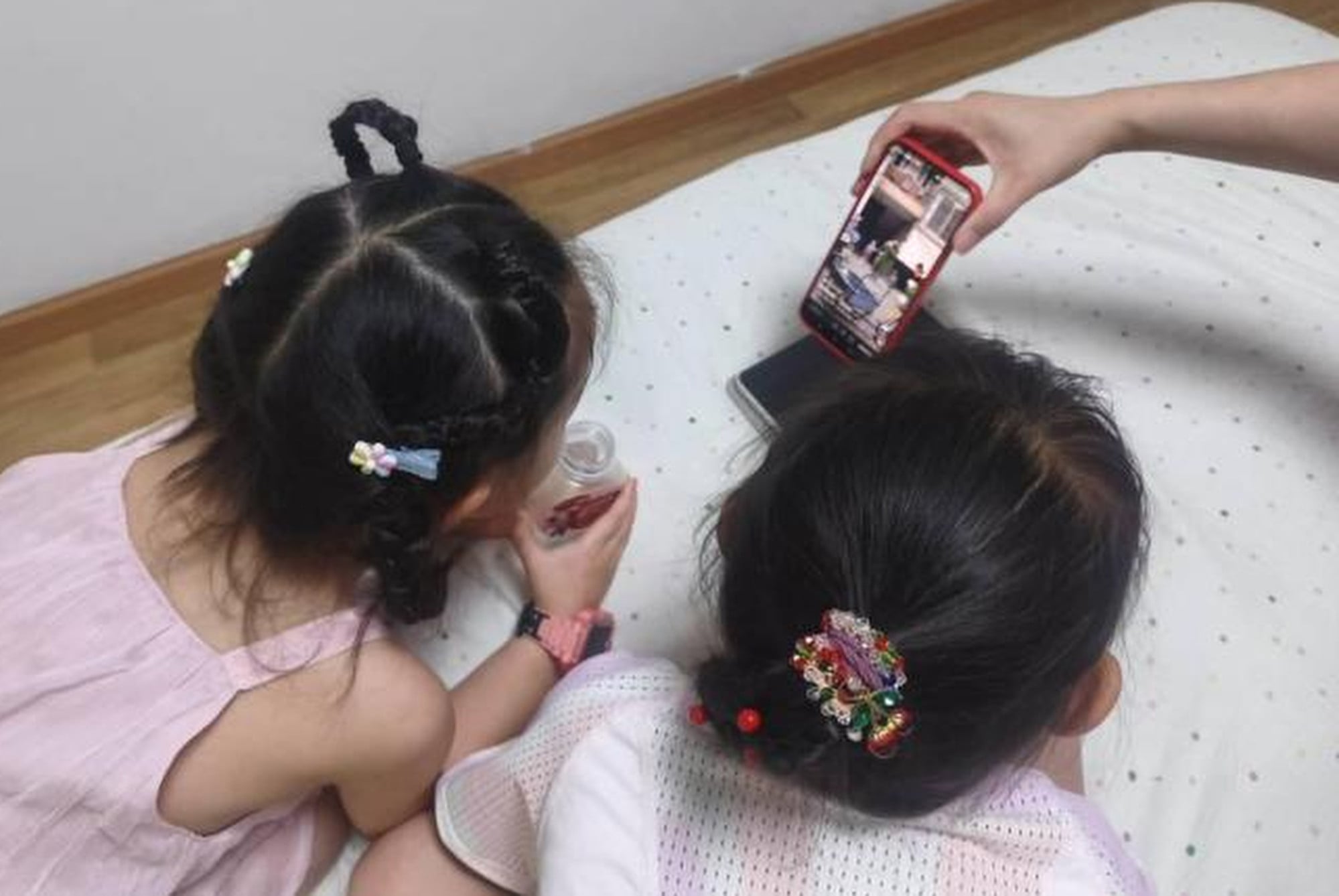 Parents have shared footage of their children captivated by his content, with many allowing their kids to leave comments pledging to behave better. Photo: news.china.com Parents have shared footage of their children captivated by his content, with many allowing their kids to leave comments pledging to behave better. Photo: news.china.com