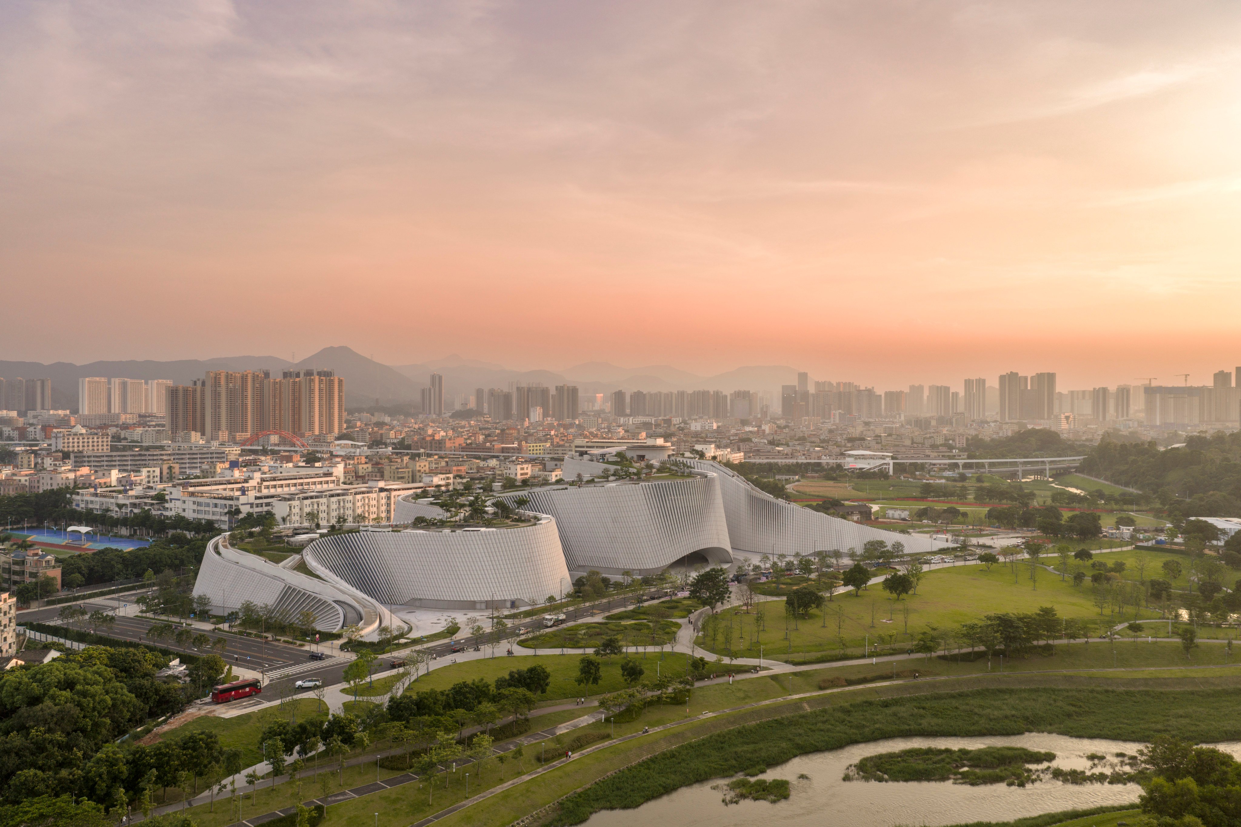 The free-flowing curves of the Shenzhen Natural History Museum mirror the local river systems and surrounding hills. Photo: Adam Mork