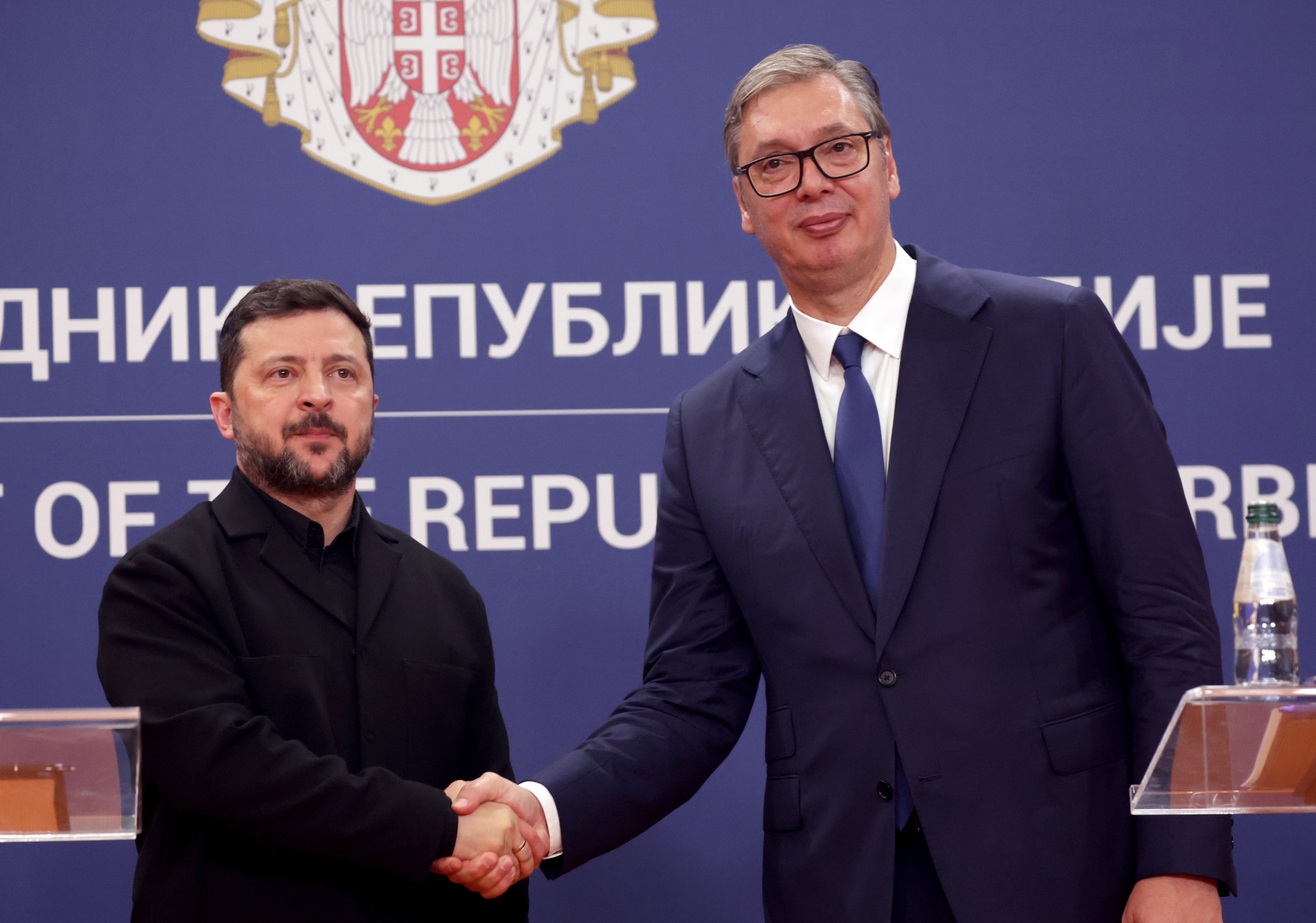 Serbian President Aleksandar Vucic (R) shakes hands with Ukrainian President Volodymyr Zelensky in Belgrade, Serbia, on Saturday. Photo: EPA