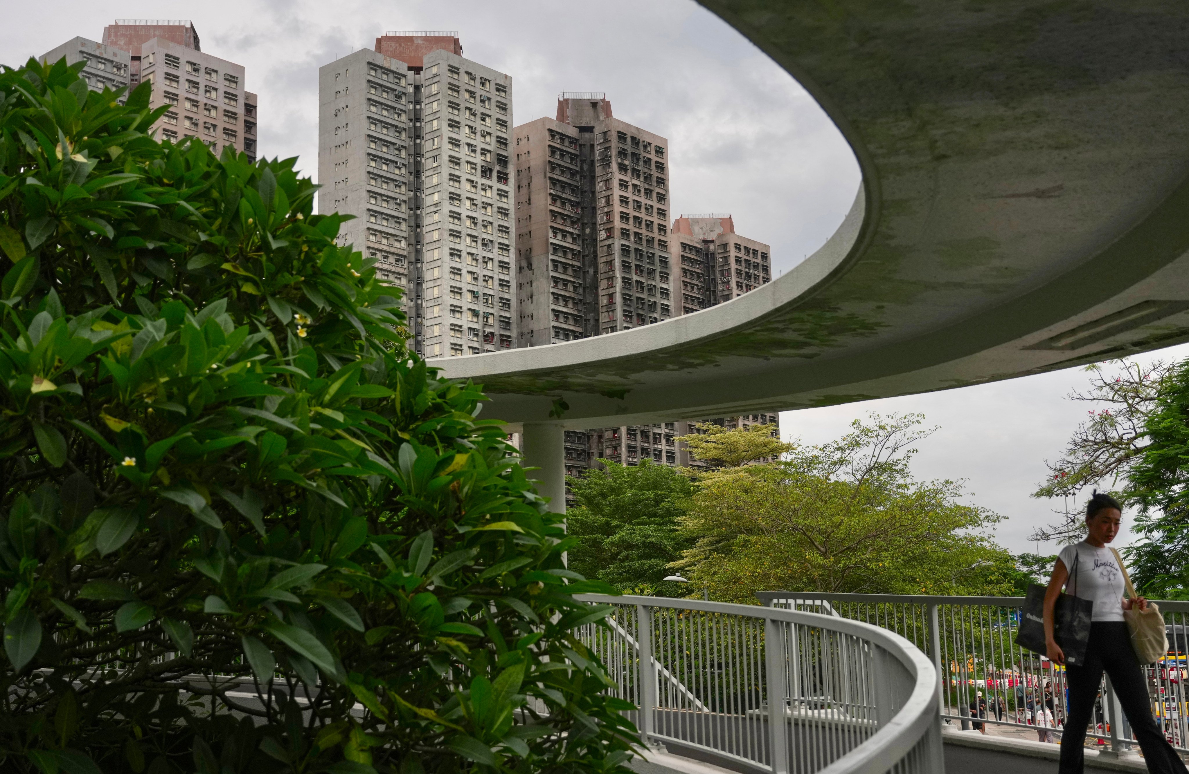 Flat owners at Wang Fuk Court have until August 31 to submit acceptance letters for the buy-back offer. Photo: Karma Lo