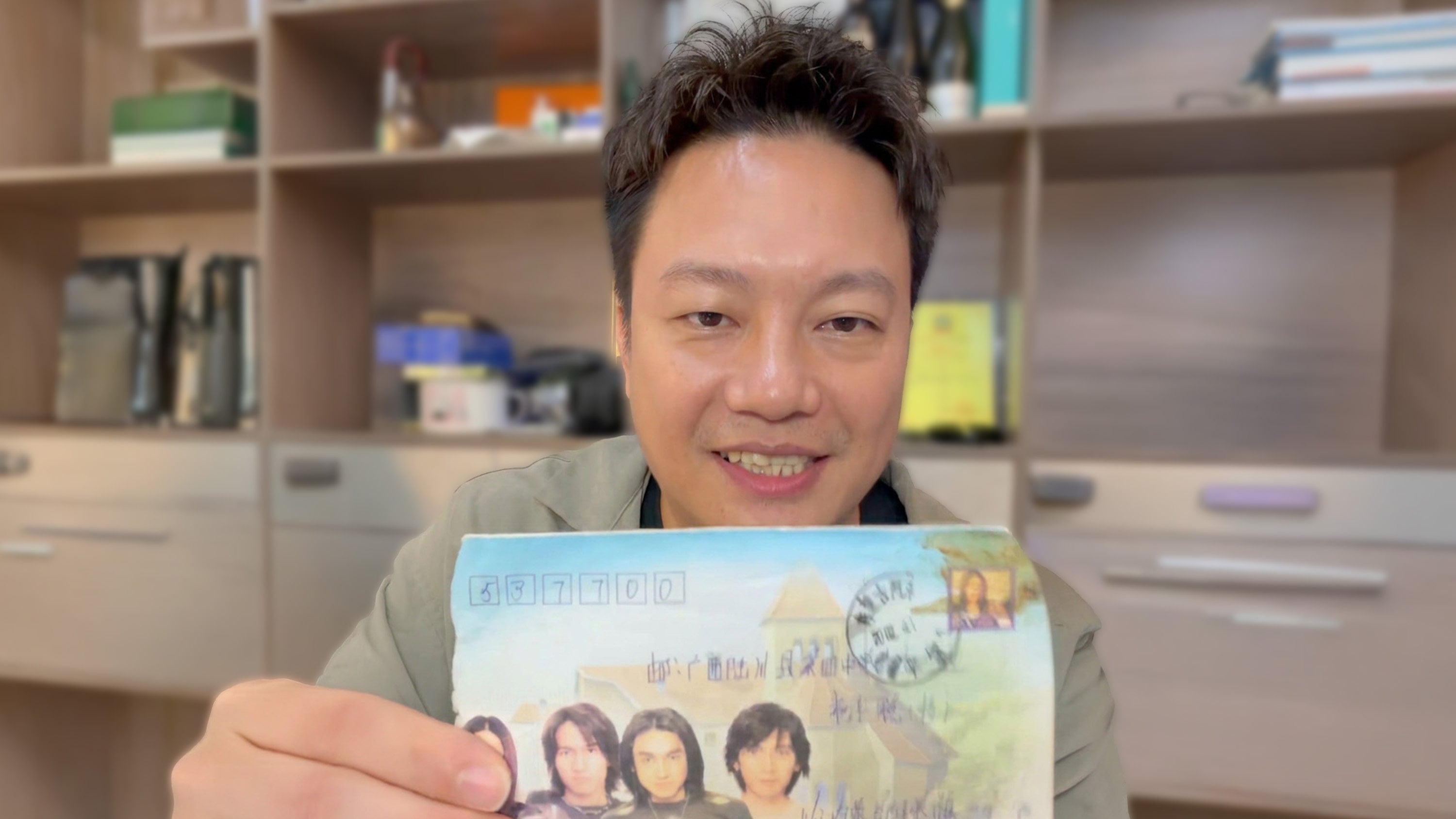 A man from Shenzhen embarked on a journey of over 3,000 kilometres to Inner Mongolia, driven by his desire to reconnect with his pen pal, “Ice Rain,” whom he began corresponding with in 2002. Photo: Douyin