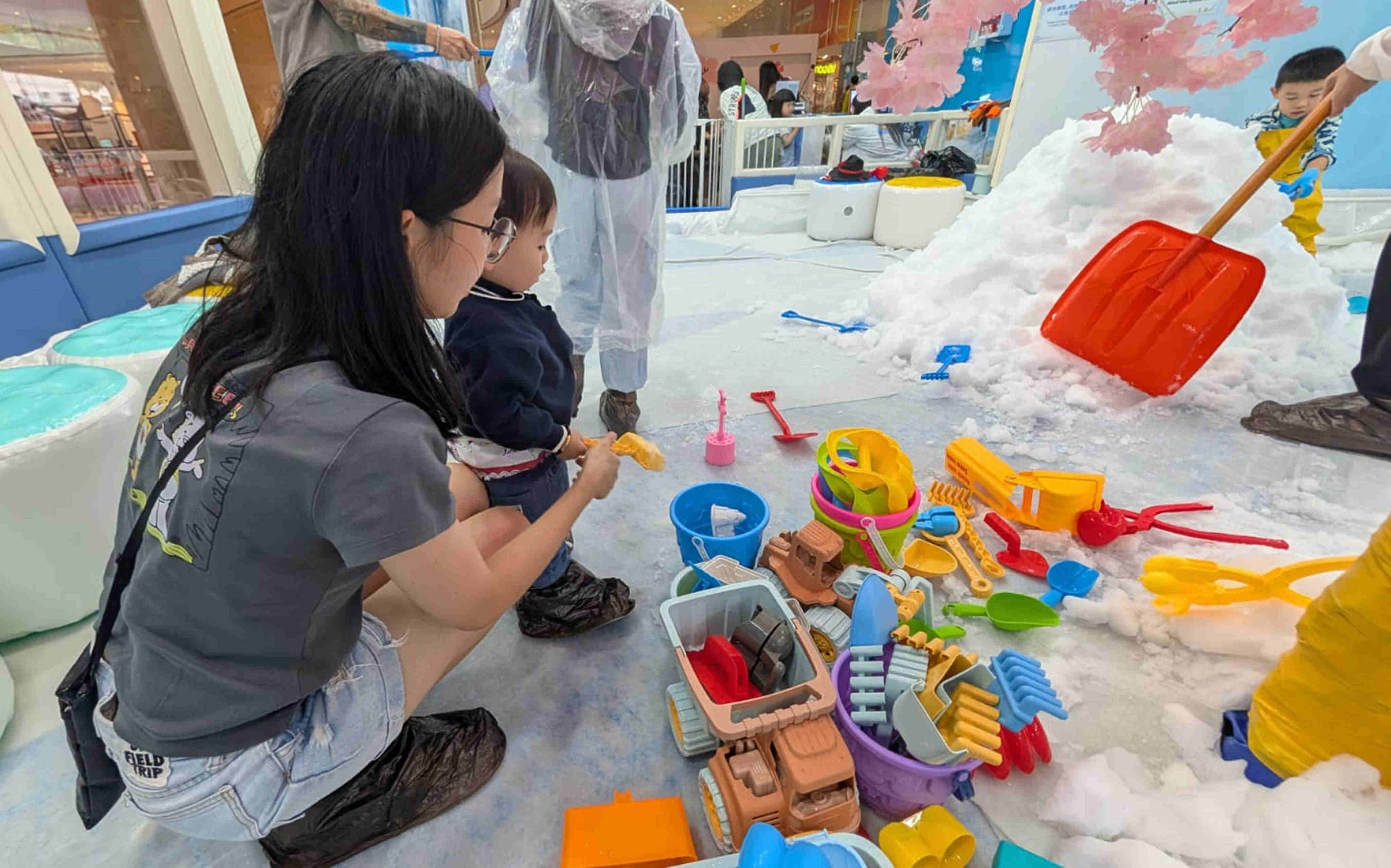 Candy Cheung and her son cool off at a snow park. Photo: Kristen Cheung