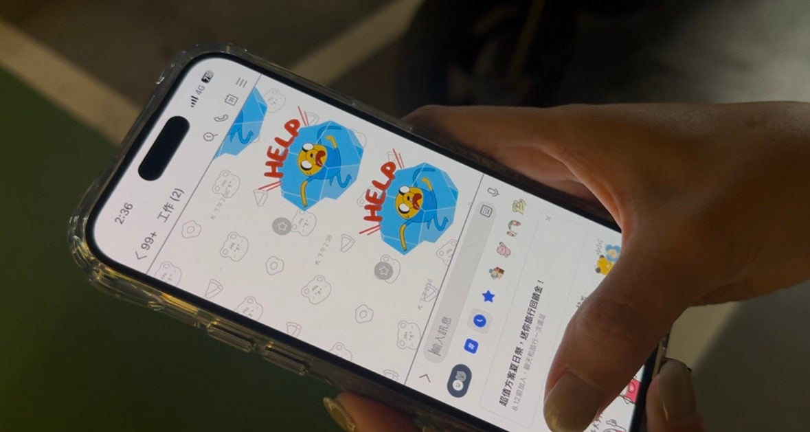 During Taiwan's mobile network throttling exercise on Monday, residents said they tried to send a “Help” message from indoors, but could not transmit it because of the reduced network speed. Photo: CNA