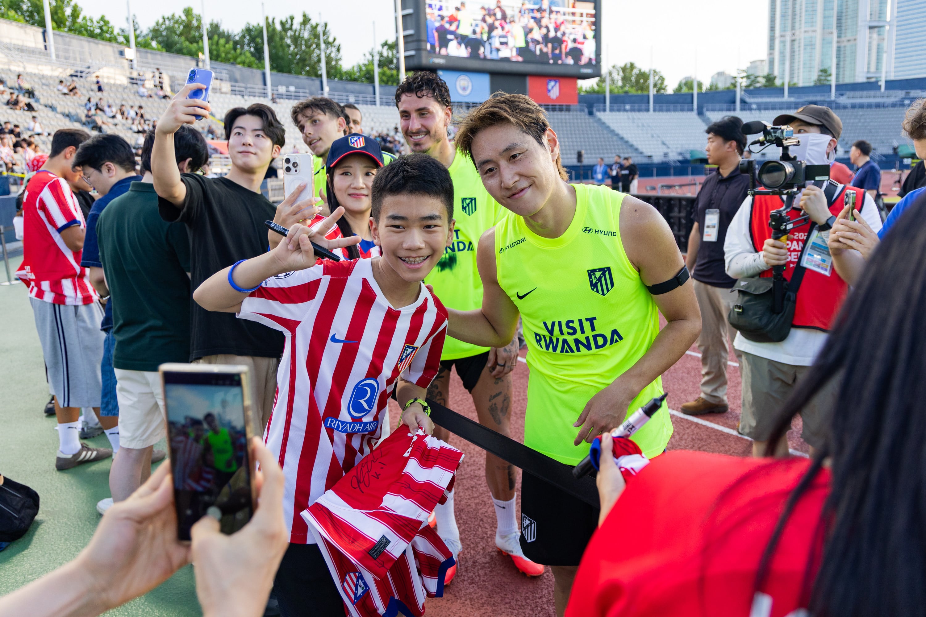 Lee Kang-in poses with a fan ahead of his debut with Atletico Madrid on Sunday, in Seoul, South Korea. Photo: Coupang Play