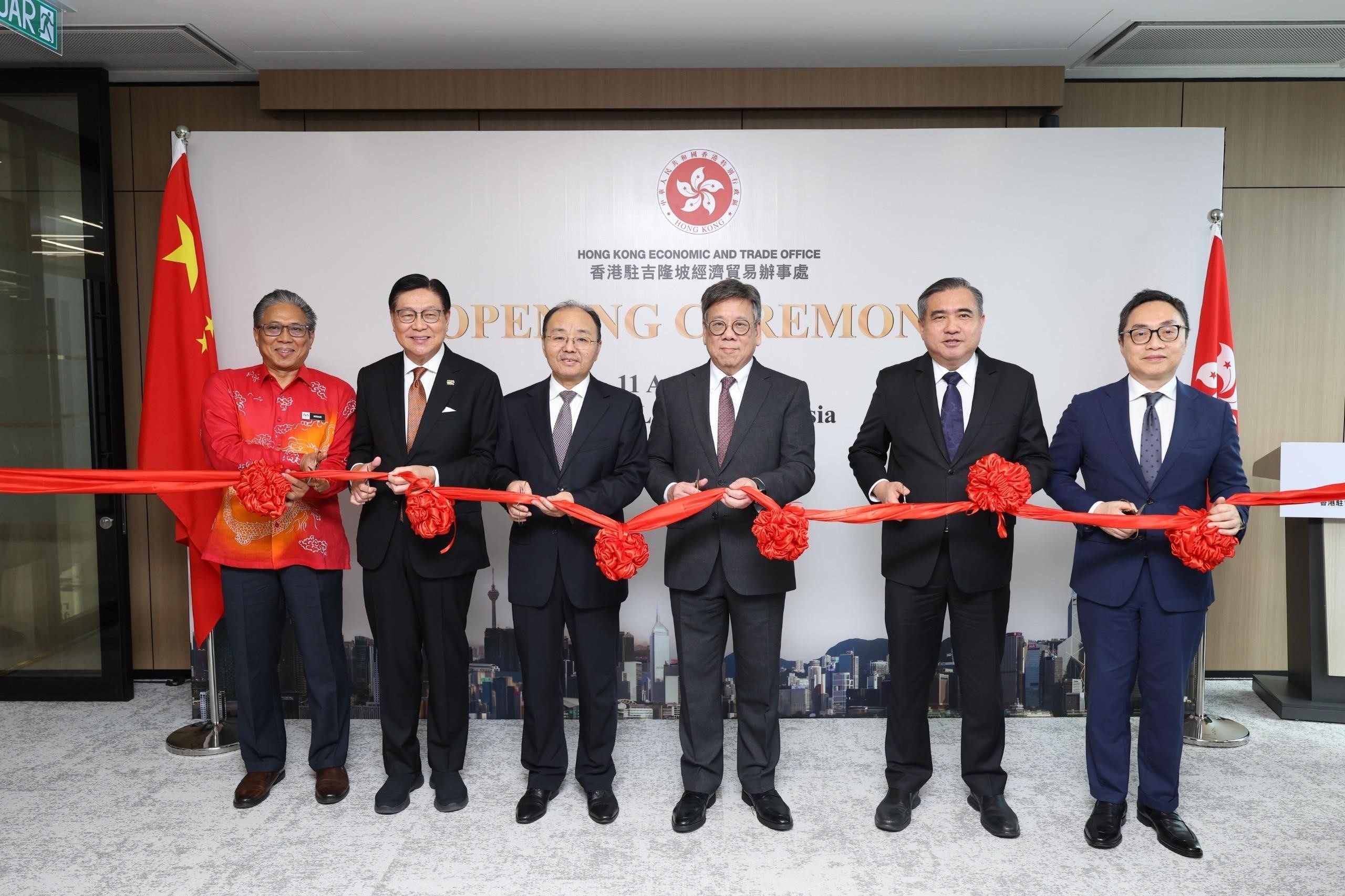 Yau and his fellow VIPs cut the ribbon at the office's opening ceremony. Photo: Handout
