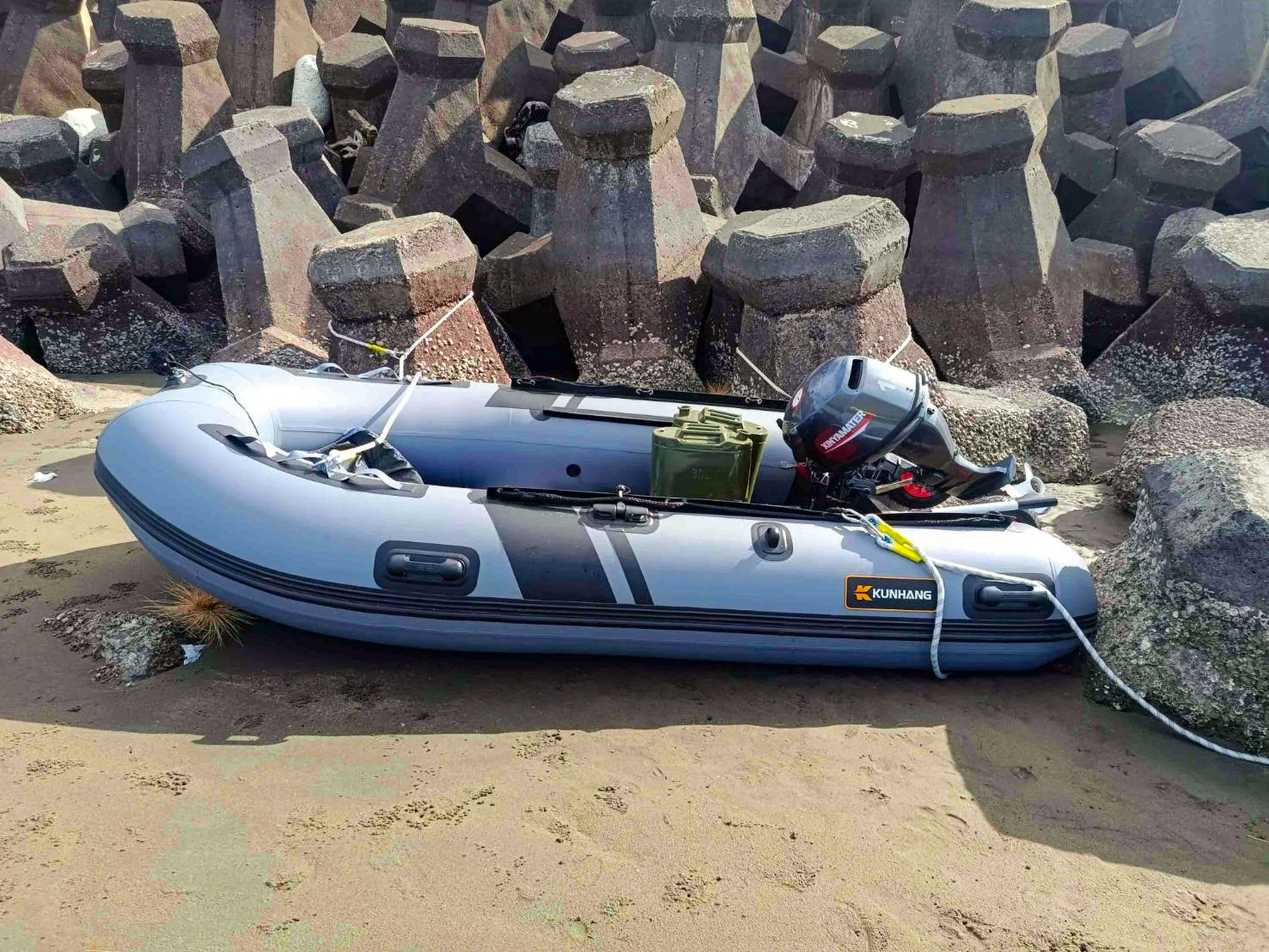 A Taiwanese fisherman says this inflatable boat from mainland China sat abandoned on Bali Beach near the Port of Taipei for two days before he alerted police. Photo: Handout