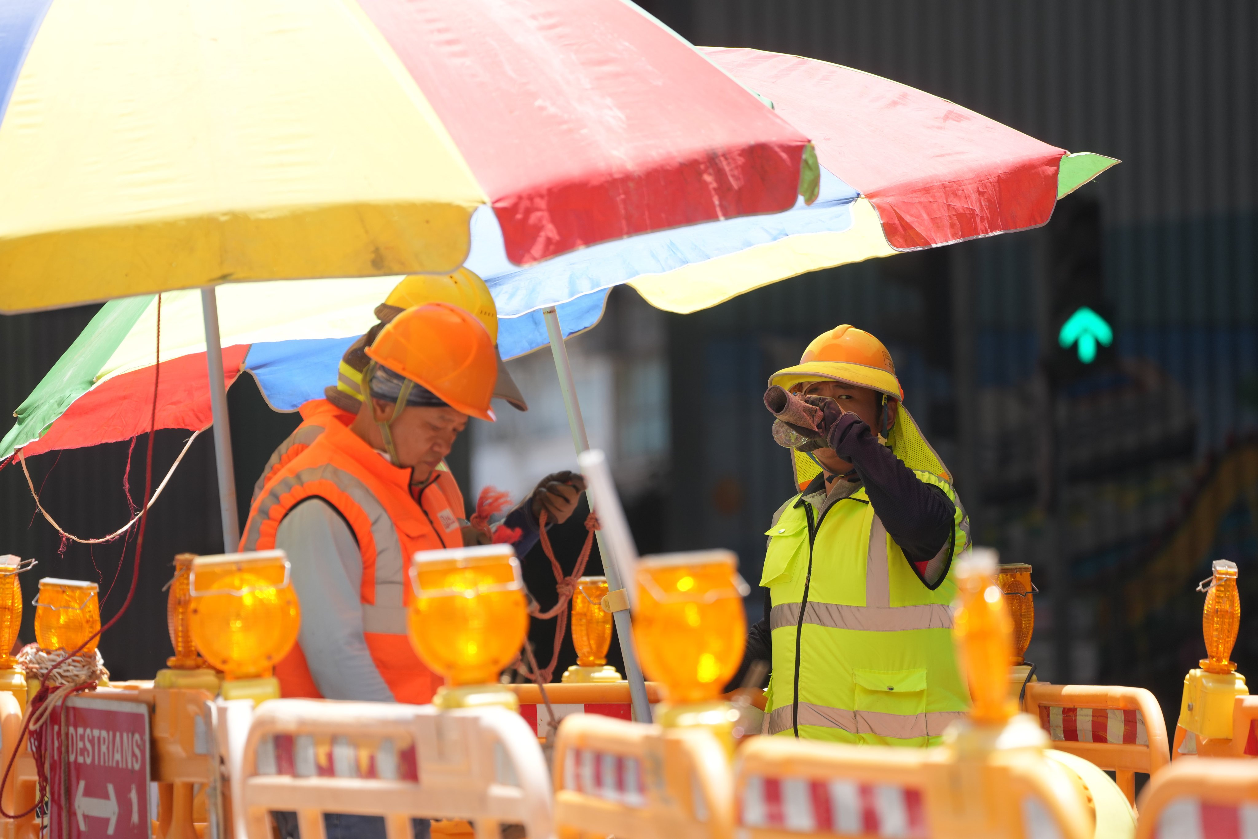 Labour officials are reviewing the sensitivity of Hong Kong’s heat-stress warning system after it remained at its lowest level during record heat. Photo: Sam Tsang