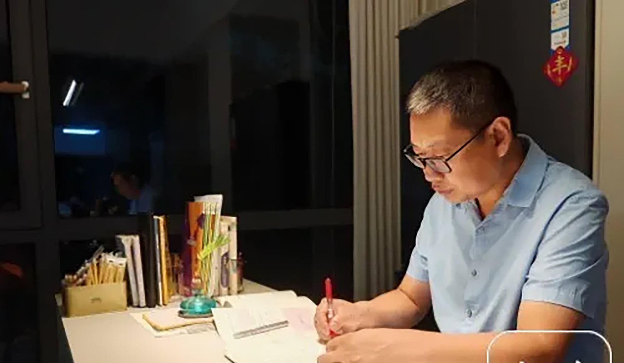 In a remarkable move, Zhang chose to reduce his workload to support his daughter’s preparation for her senior secondary entrance examination, exemplifying commitment to family. Photo: QQ.com In a remarkable move, Zhang chose to reduce his workload to support his daughter’s preparation for her senior secondary entrance examination, exemplifying commitment to family. Photo: QQ.com