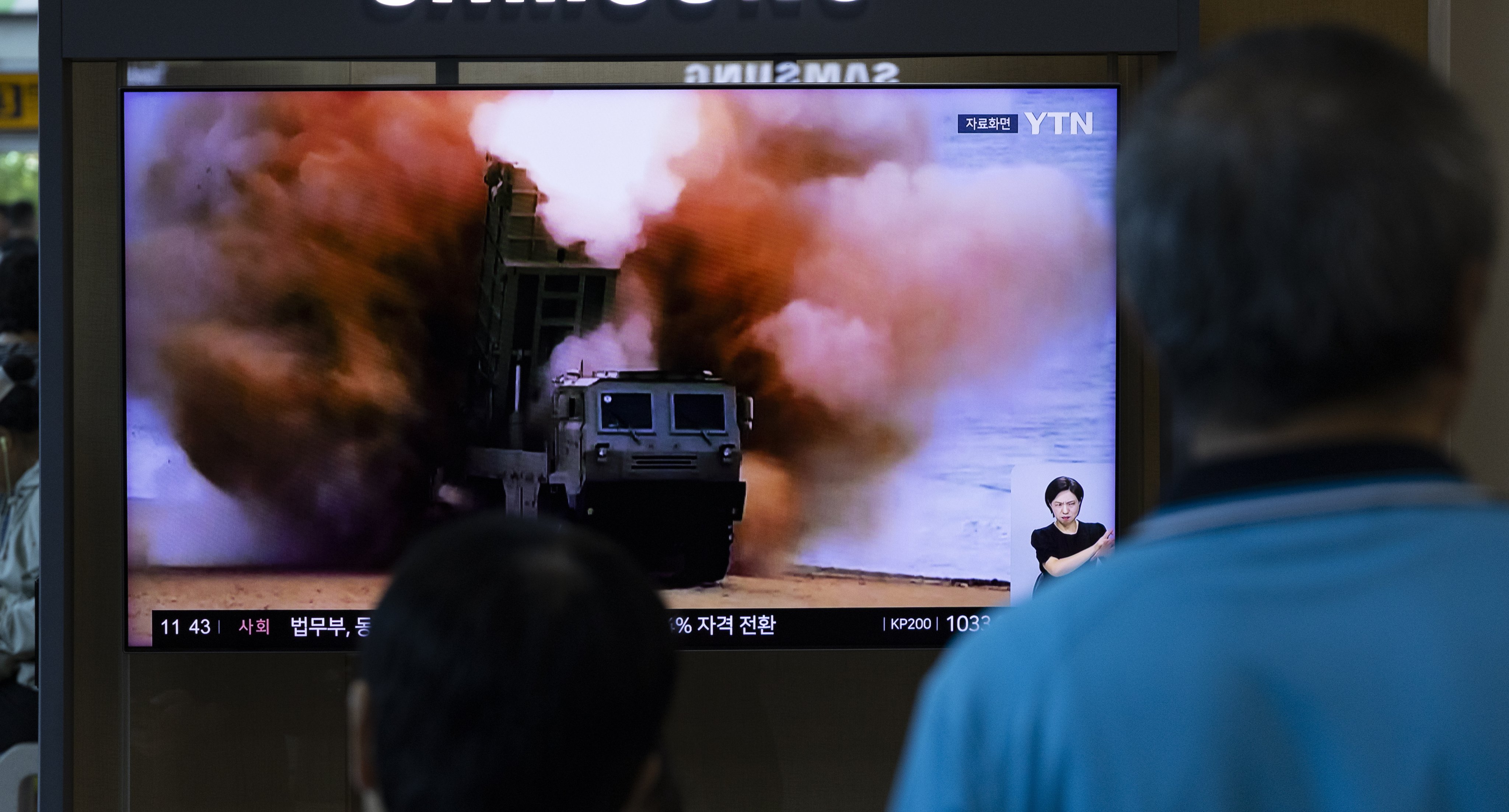 People in Seoul watch a news broadcast about a North Korean missile launch on Wednesday. Photo: EPA