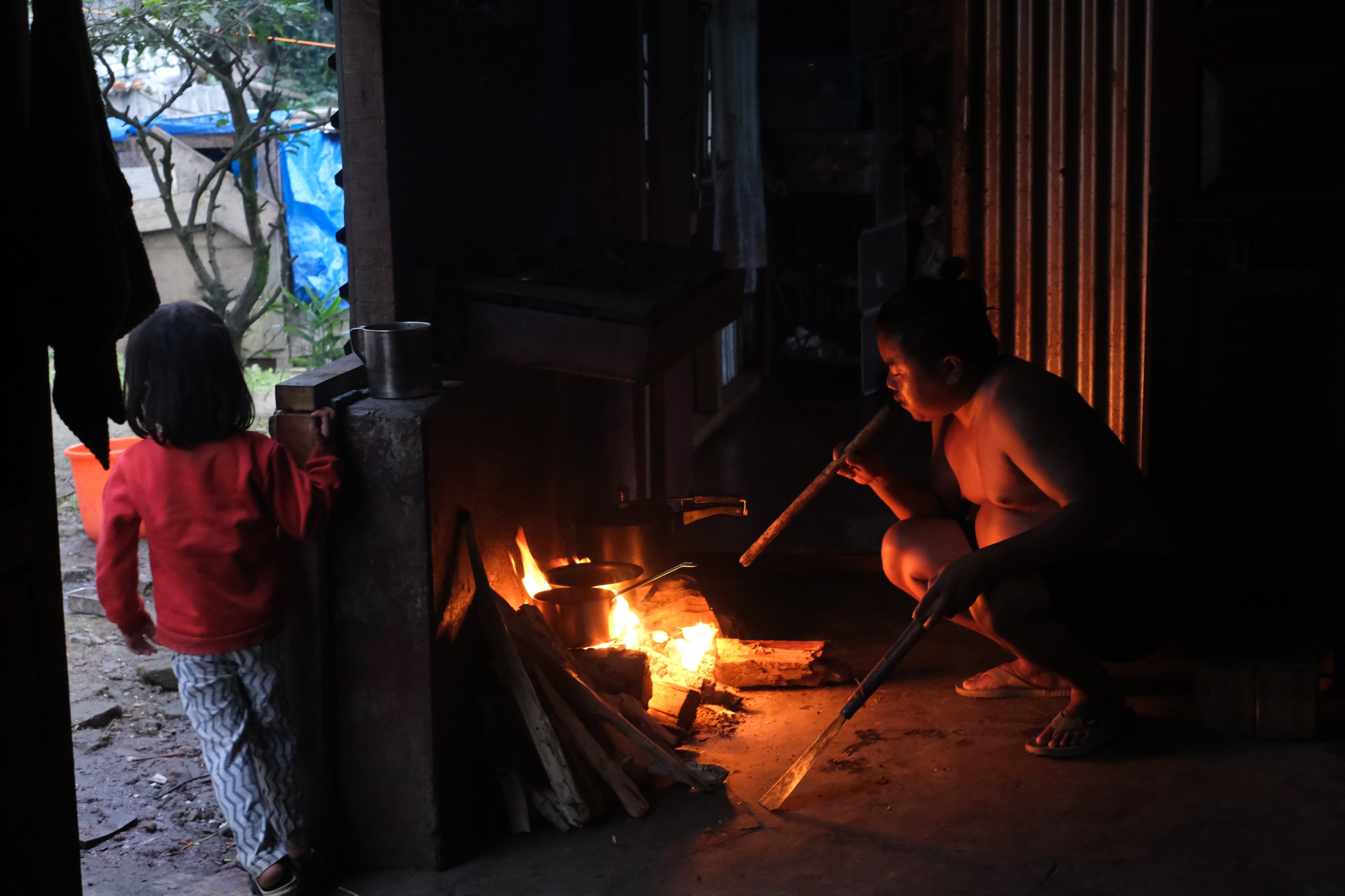 Amid rising fuel prices due to the conflict with Iran, Indian families like Tovi Murru’s are turning to firewood for cooking, highlighting economic struggles. Photo: AP