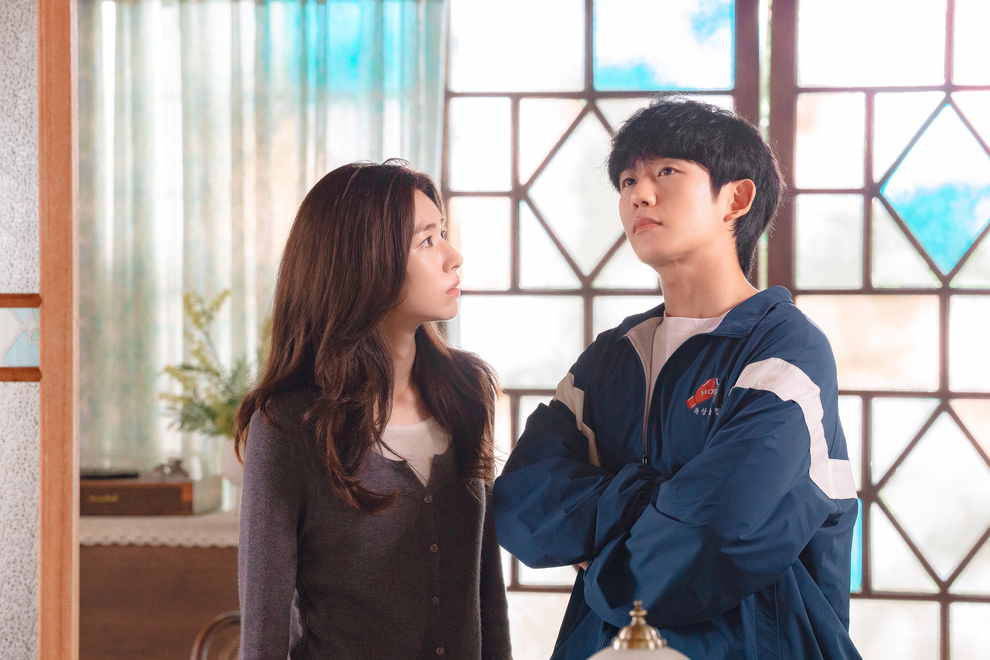 Ha Young (left) as prosecutor Go Ji-won/amnesiac Go Eun-sae and Jung Hae-in as supposed boxing gym owner/gang member Jang Tae-ha in a still from Our Sticky Love. Photo: Song Hyoun-jong/Netflix