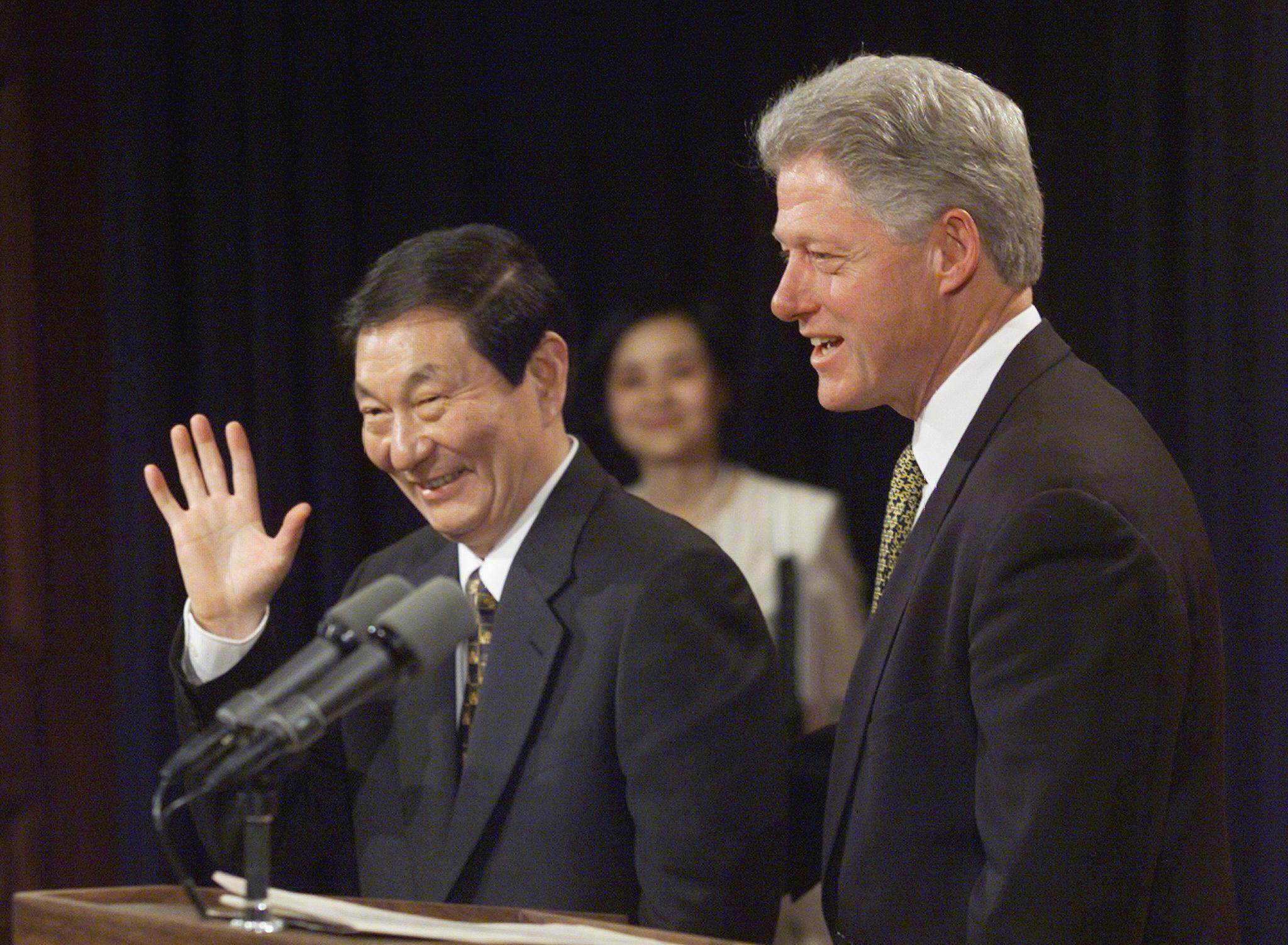 Former US president Bill Clinton (right) and former Chinese premier Zhu Rongji appear at a press conference in April 1999. Photo: AFP
