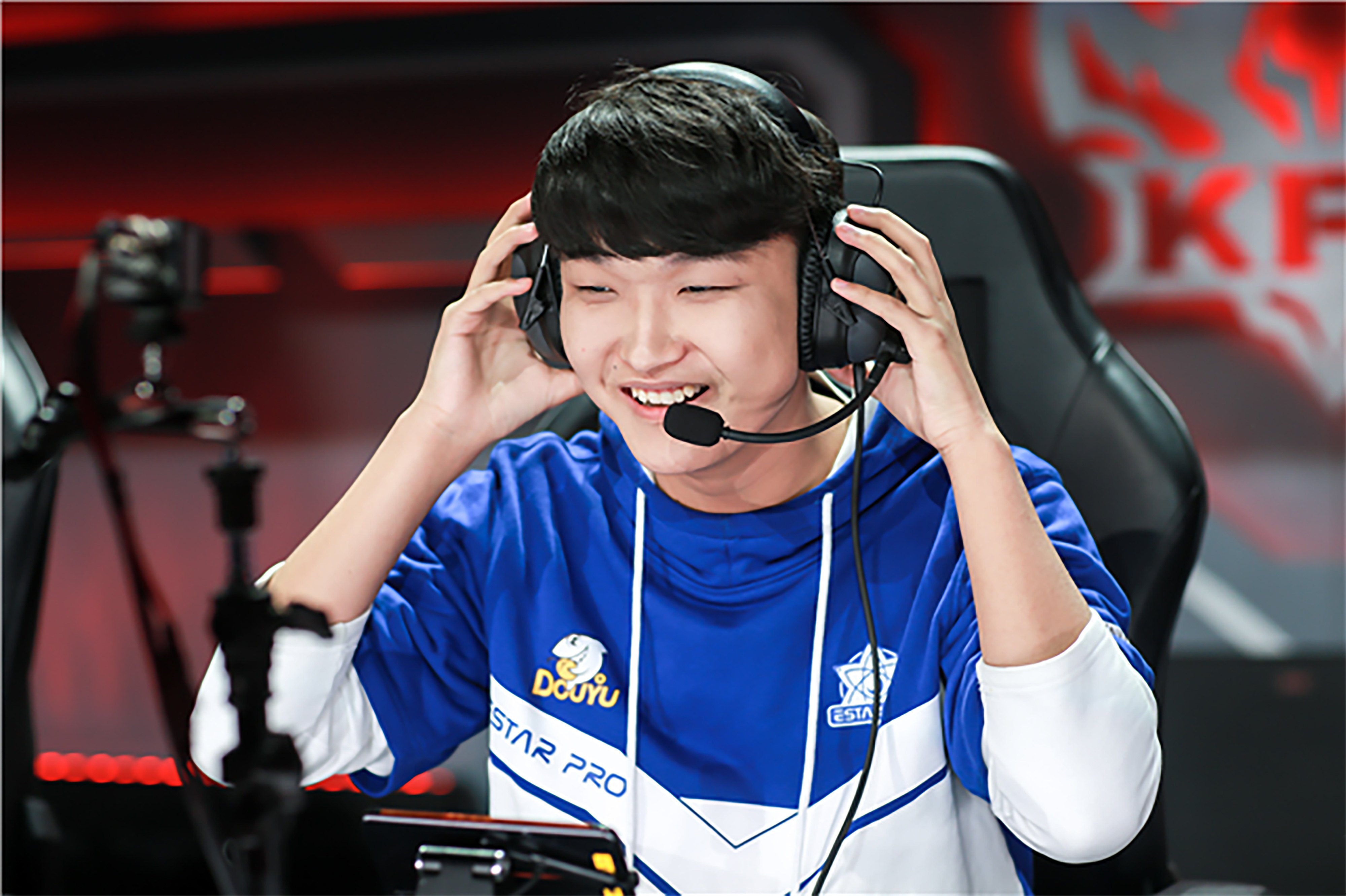 Esport player Chen Zhengzheng, better known as Cat. Photo: QQ.com