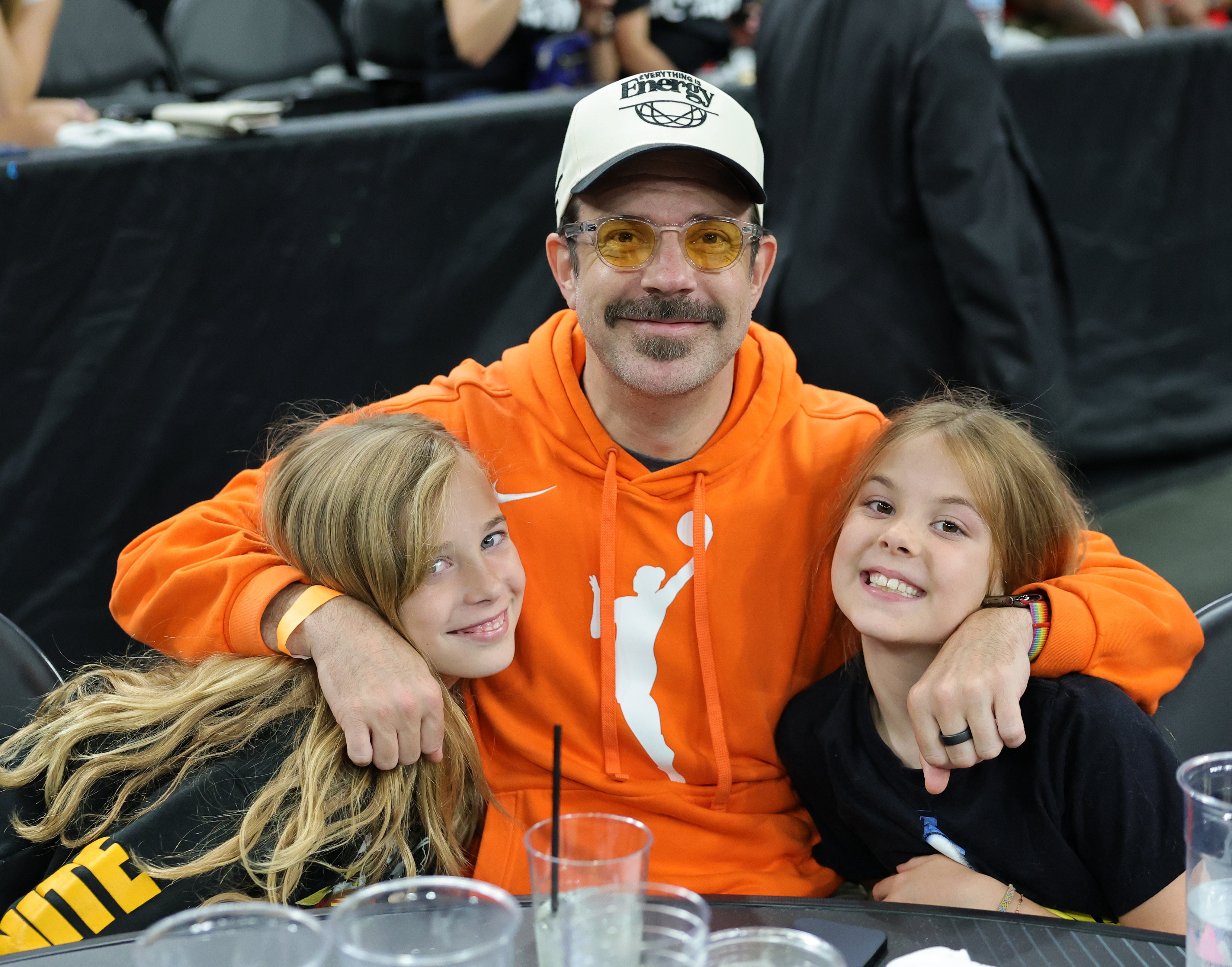 (From left to right) Otis Sudeikis, Jason Sudeikis and Daisy Sudeikis at a game between the Indiana Fever and the Las Vegas Aces in 2025. Photo: Getty Images