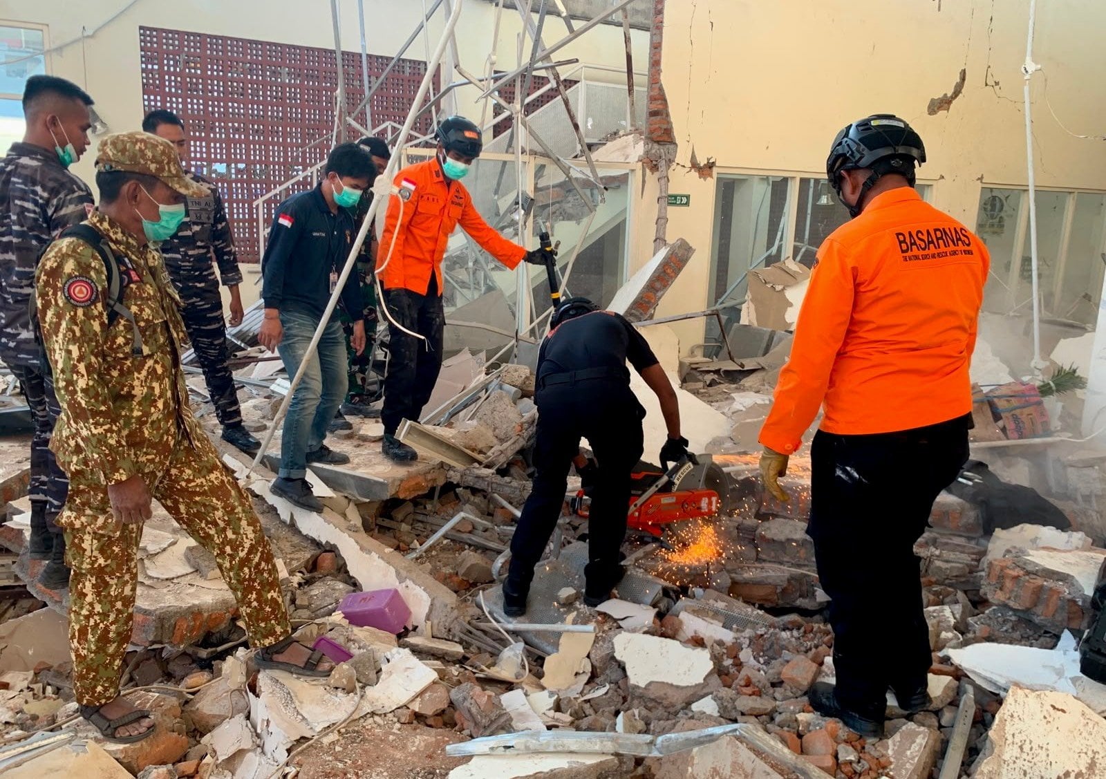 Rescuers search for victims after a 7.7 magnitude earthquake in Maumere, East Nusa Tenggara province, Indonesia, on Saturday. Photo: EPA